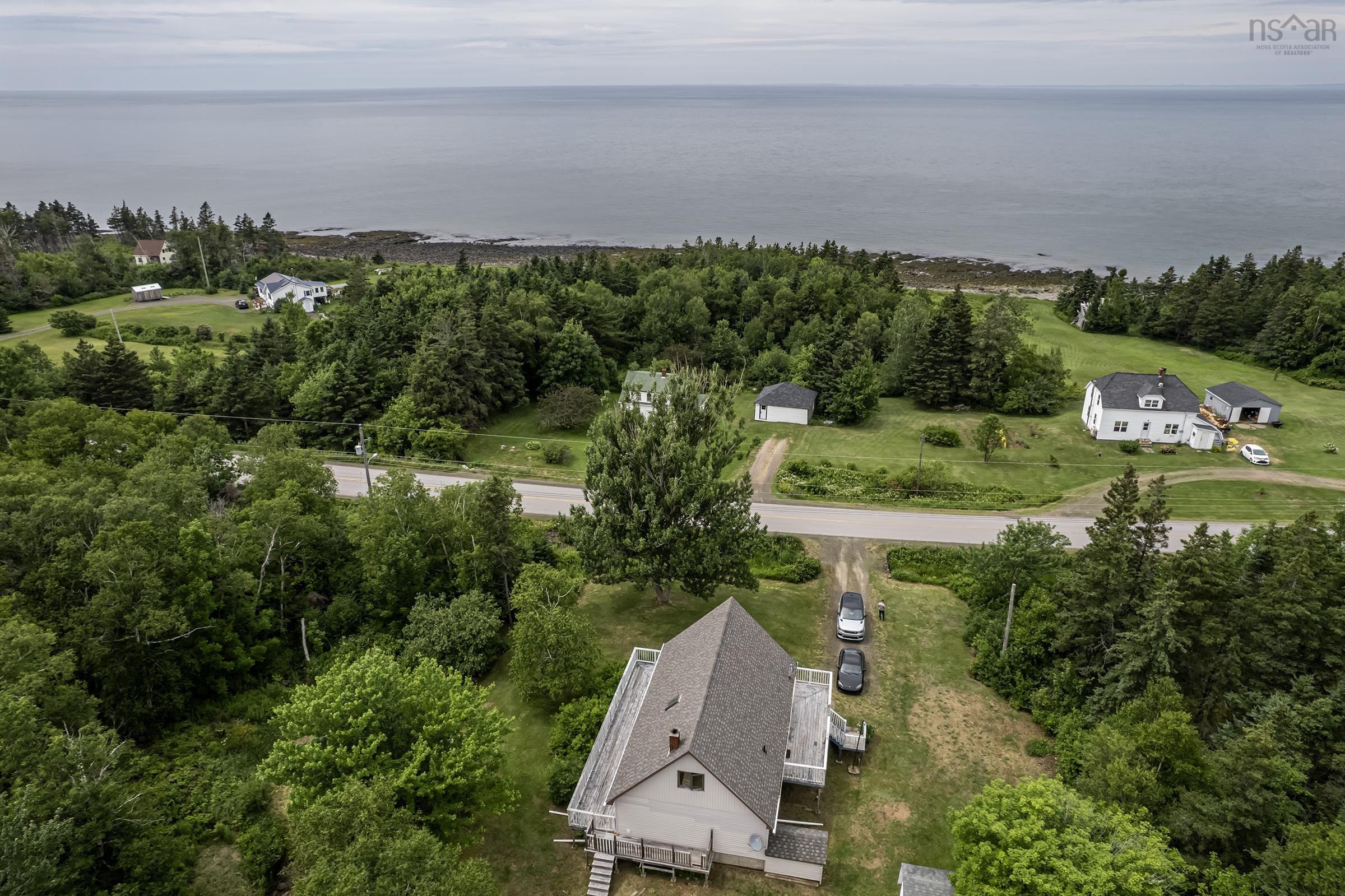 $279,000.00: 6092 Shore Road W, Youngs Cove