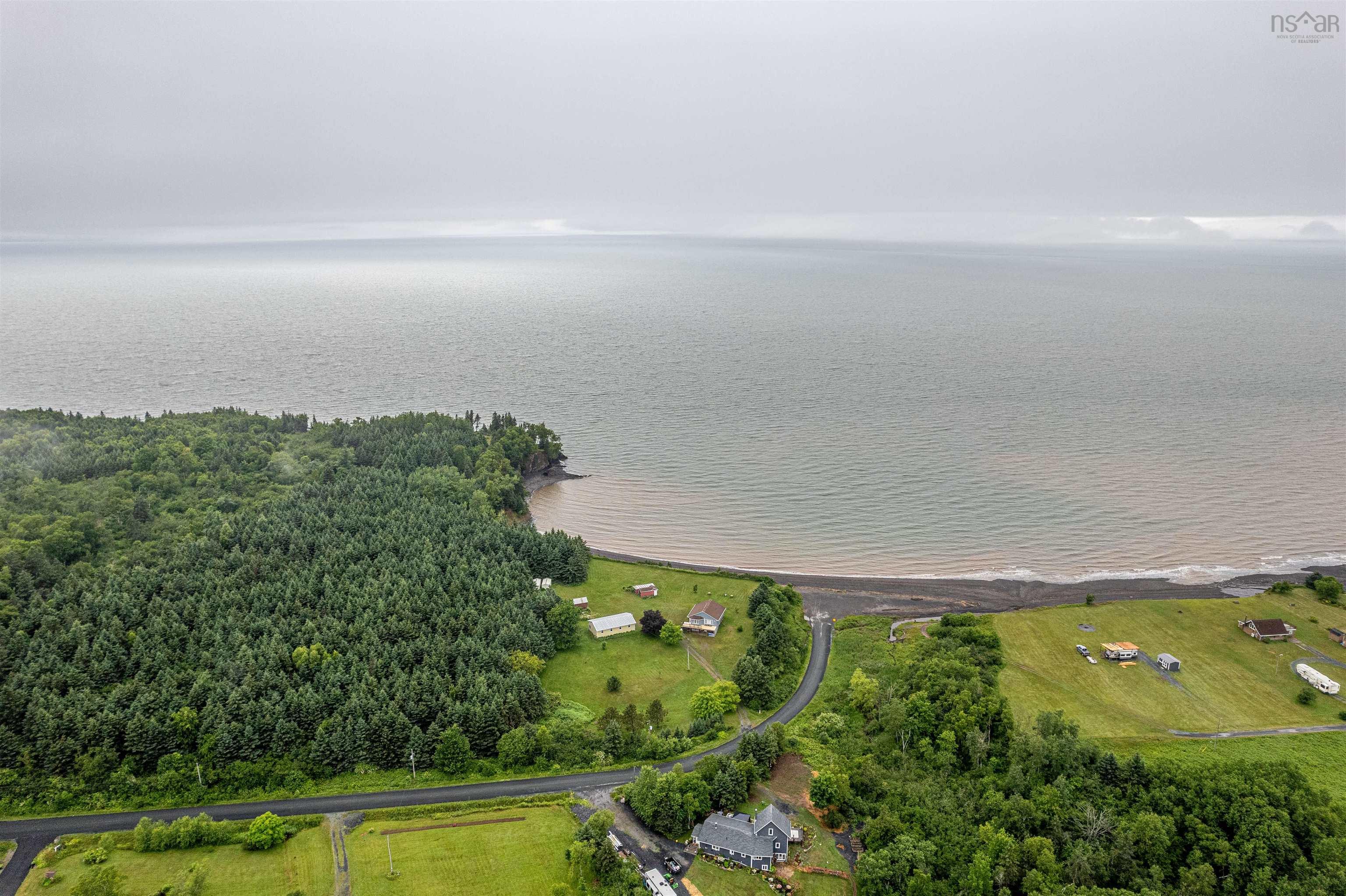 $525,000.00: 351 Ocean Beach Rd, Cheverie