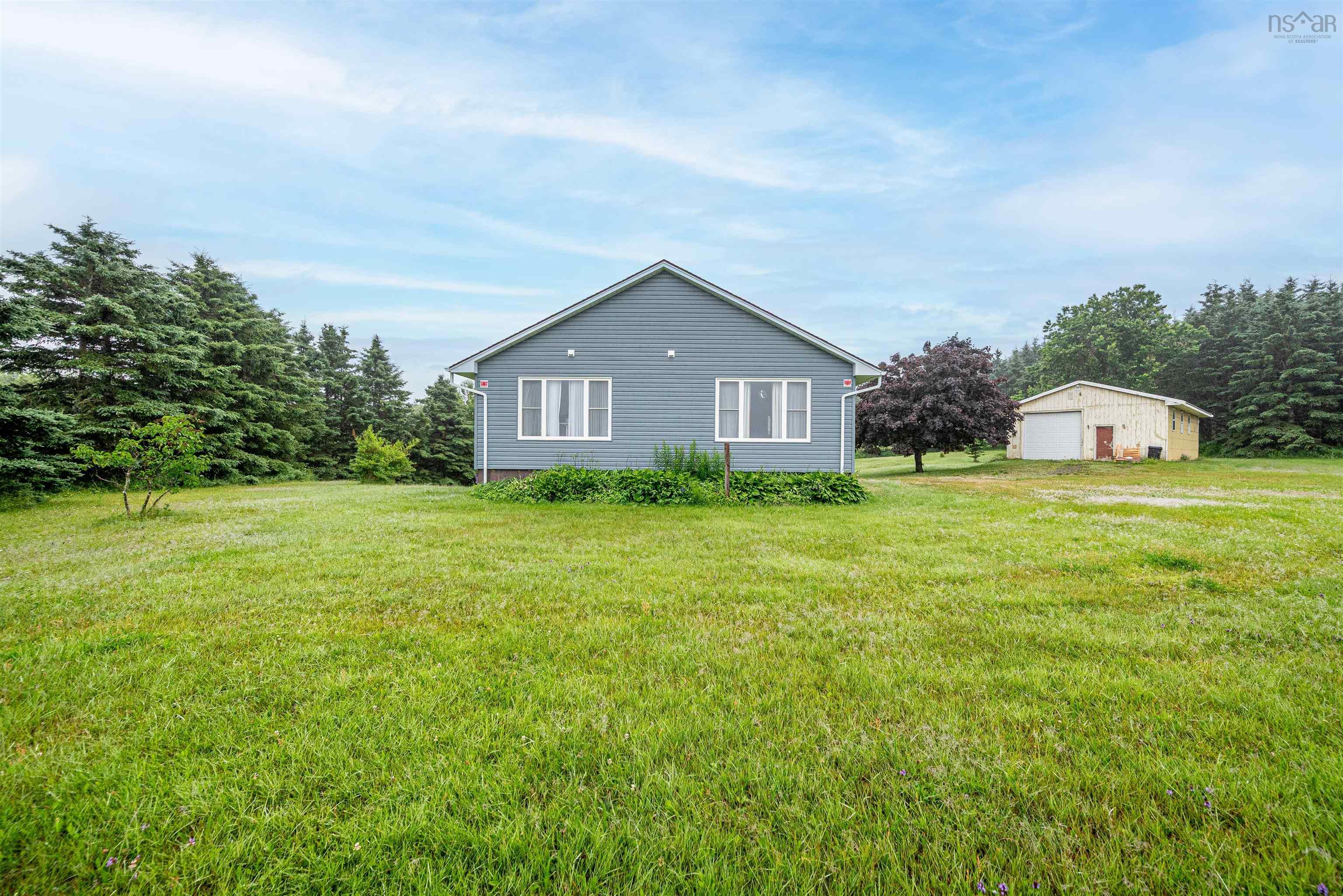 $525,000.00: 351 Ocean Beach Rd, Cheverie