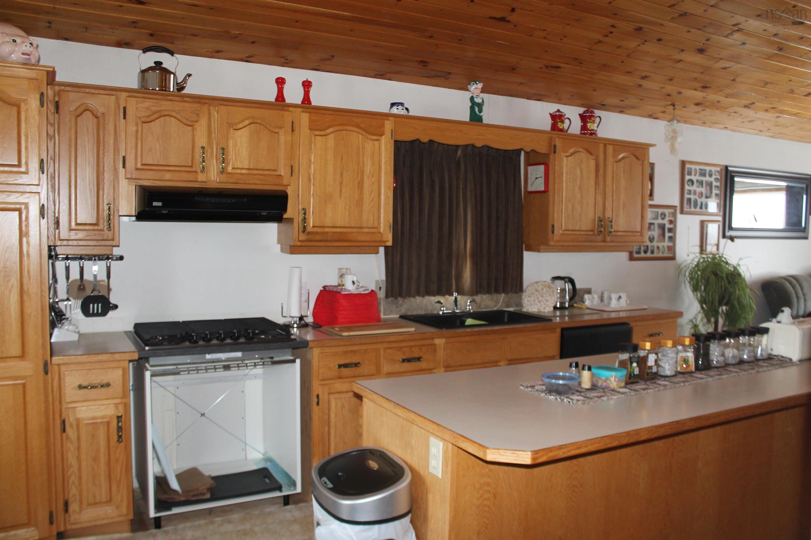 $525,000.00: 351 Ocean Beach Rd, Cheverie