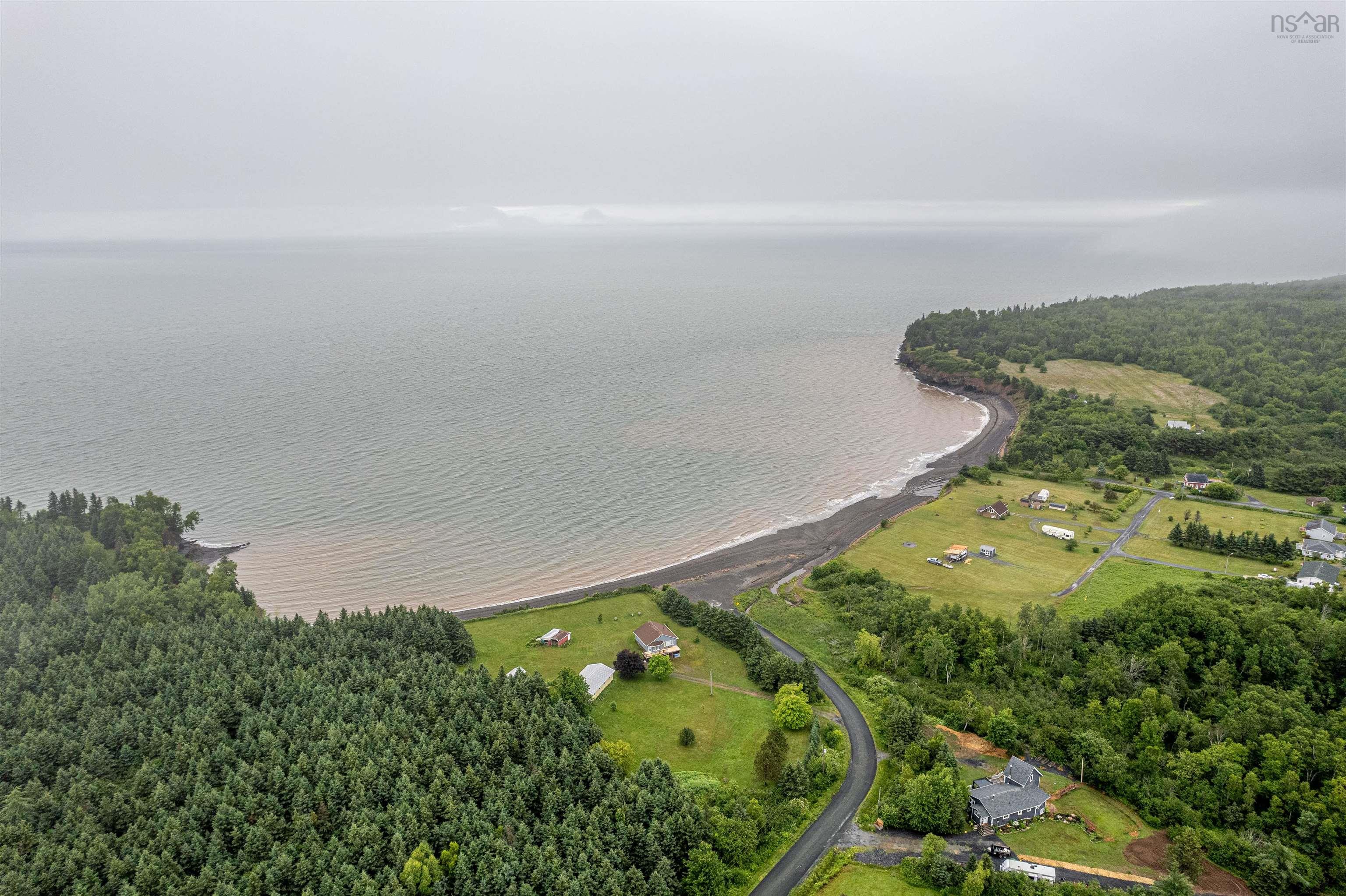 $525,000.00: 351 Ocean Beach Rd, Cheverie