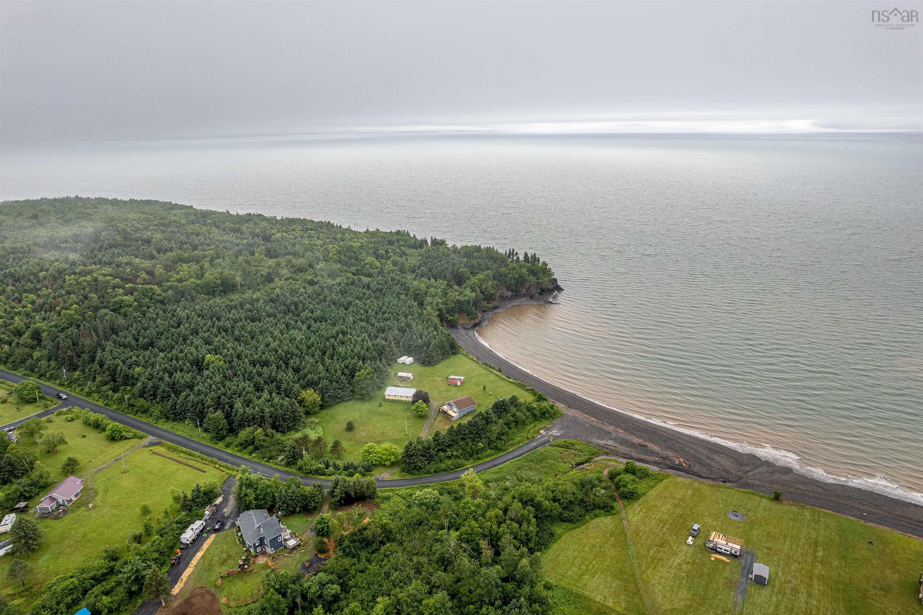 $525,000.00: 351 Ocean Beach Rd, Cheverie