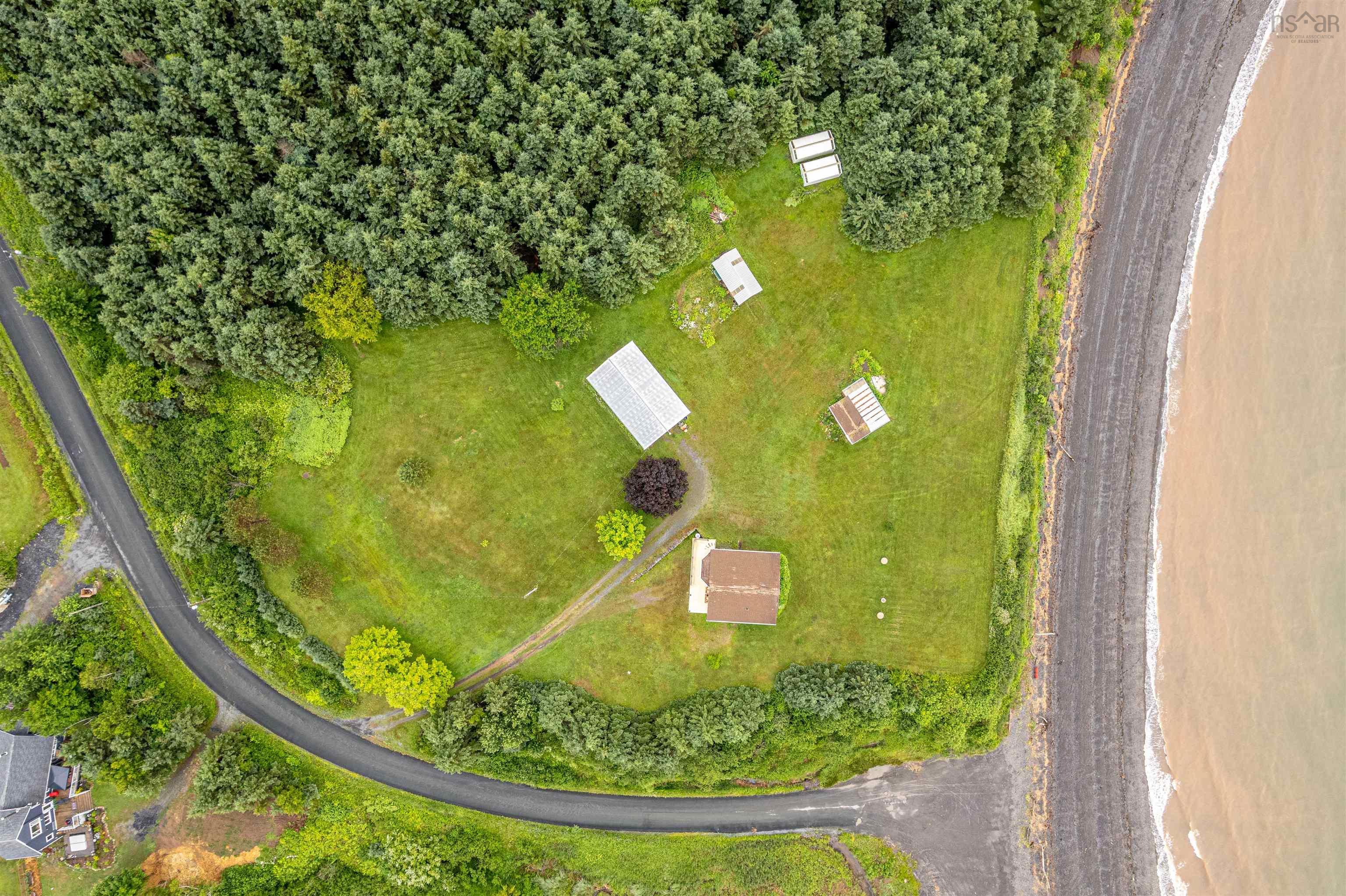 $525,000.00: 351 Ocean Beach Rd, Cheverie