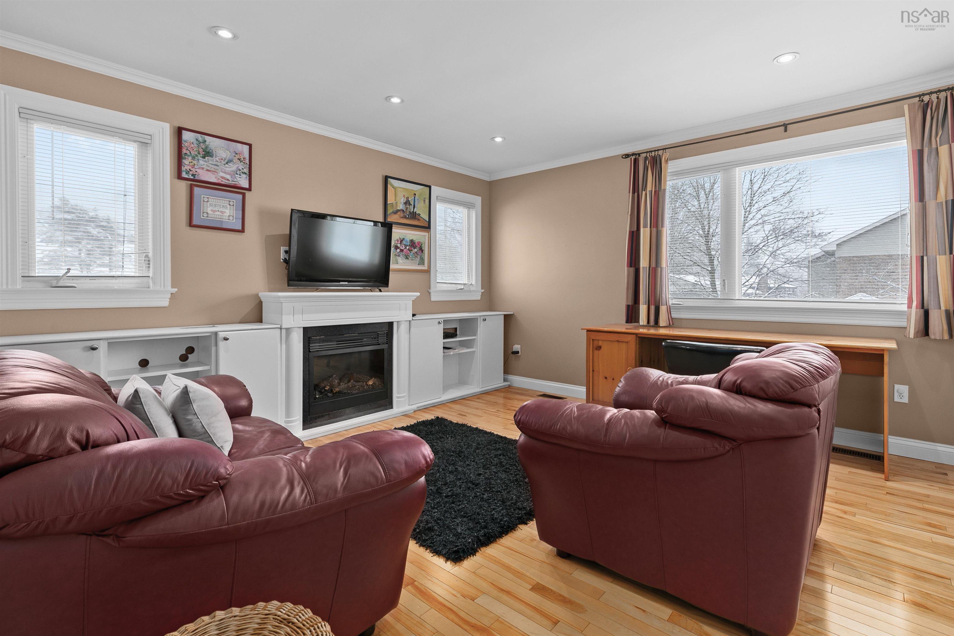 $749,900.00: 7 Briarwood Crescent, Halifax