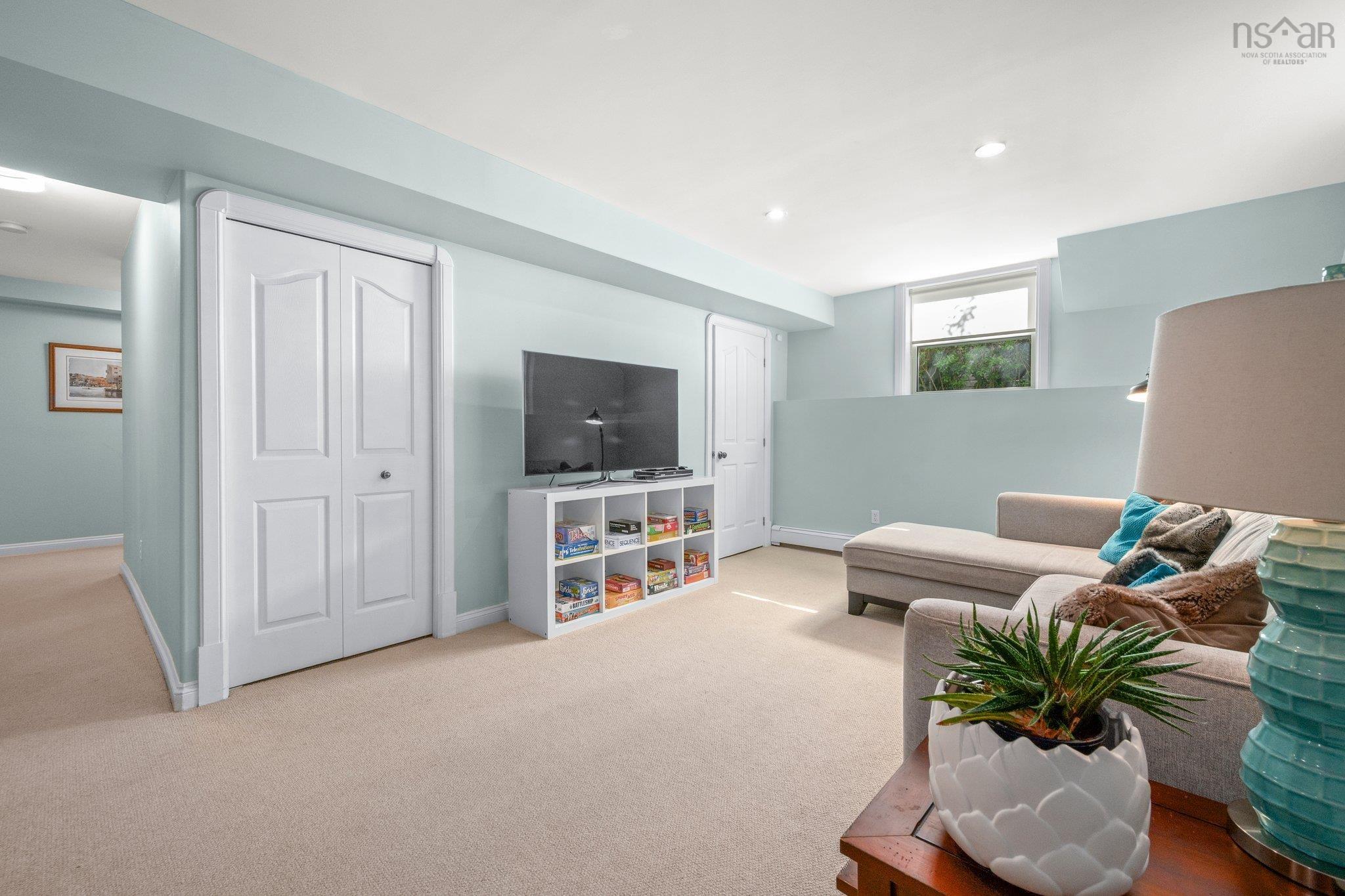 $925,000.00: 34 Portland Hills Drive, Dartmouth