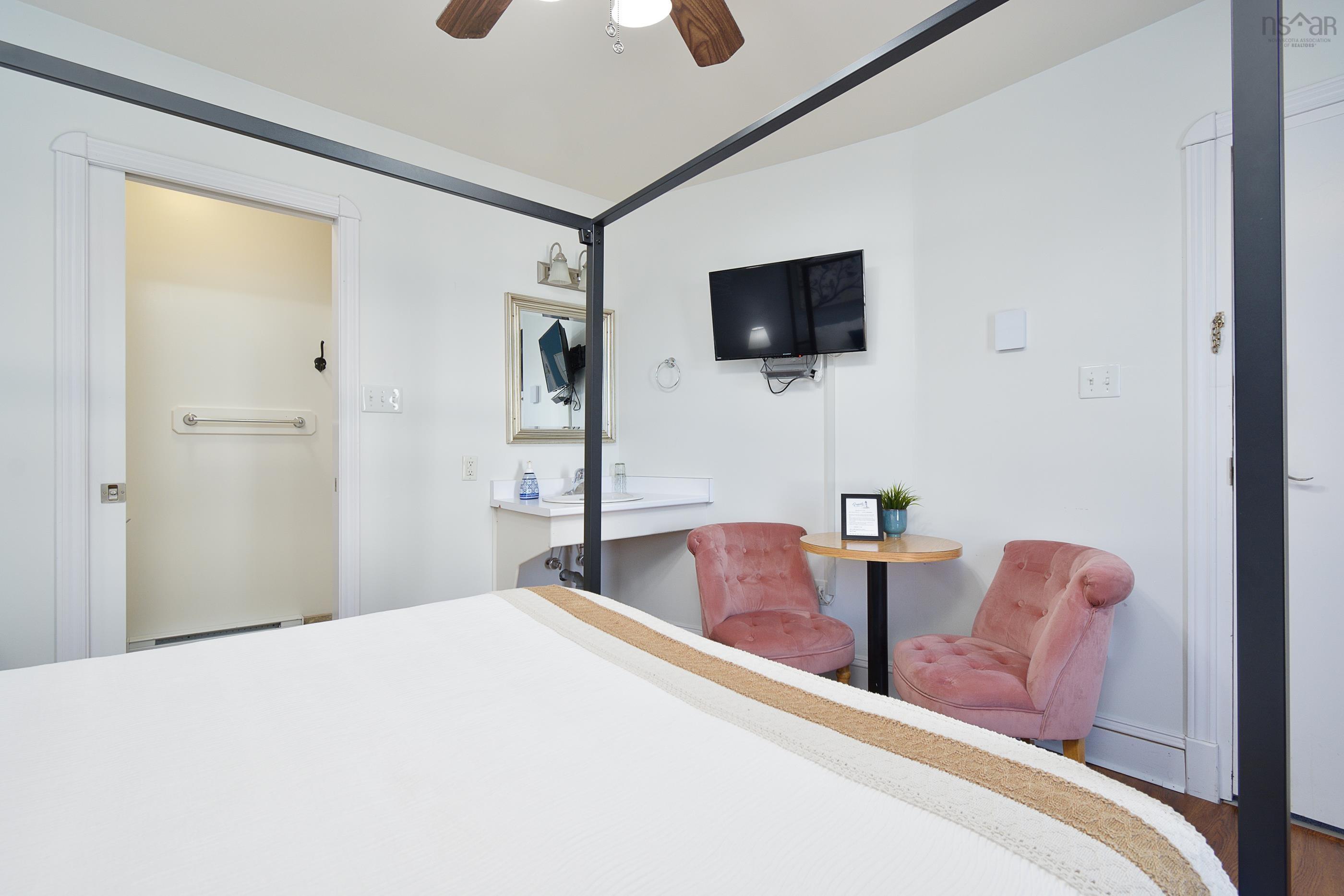 $835,000.00: 9383 Pepperell Street, St. Peter