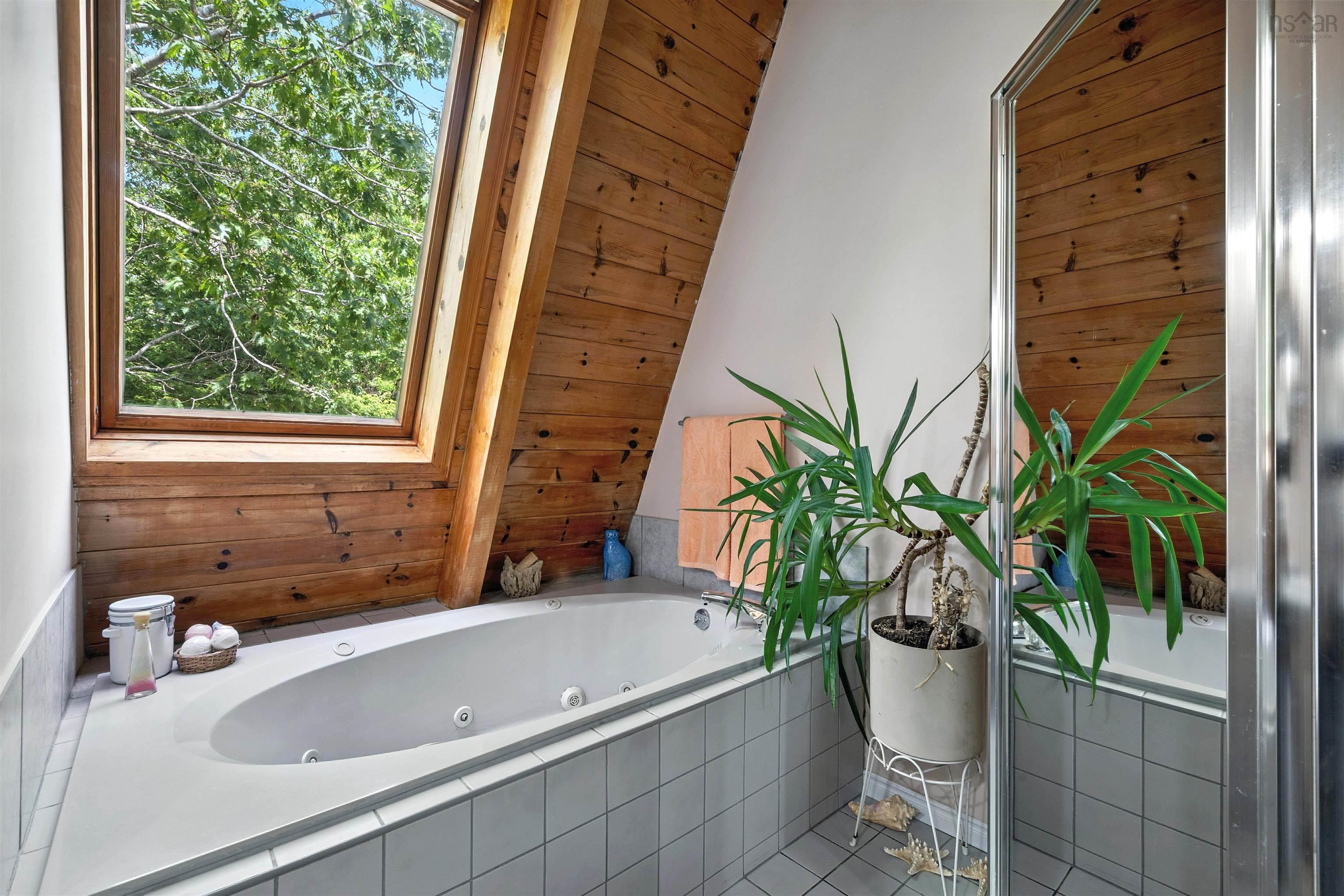 $925,000.00: 13576 Peggys Cove Road, Upper Tantallon