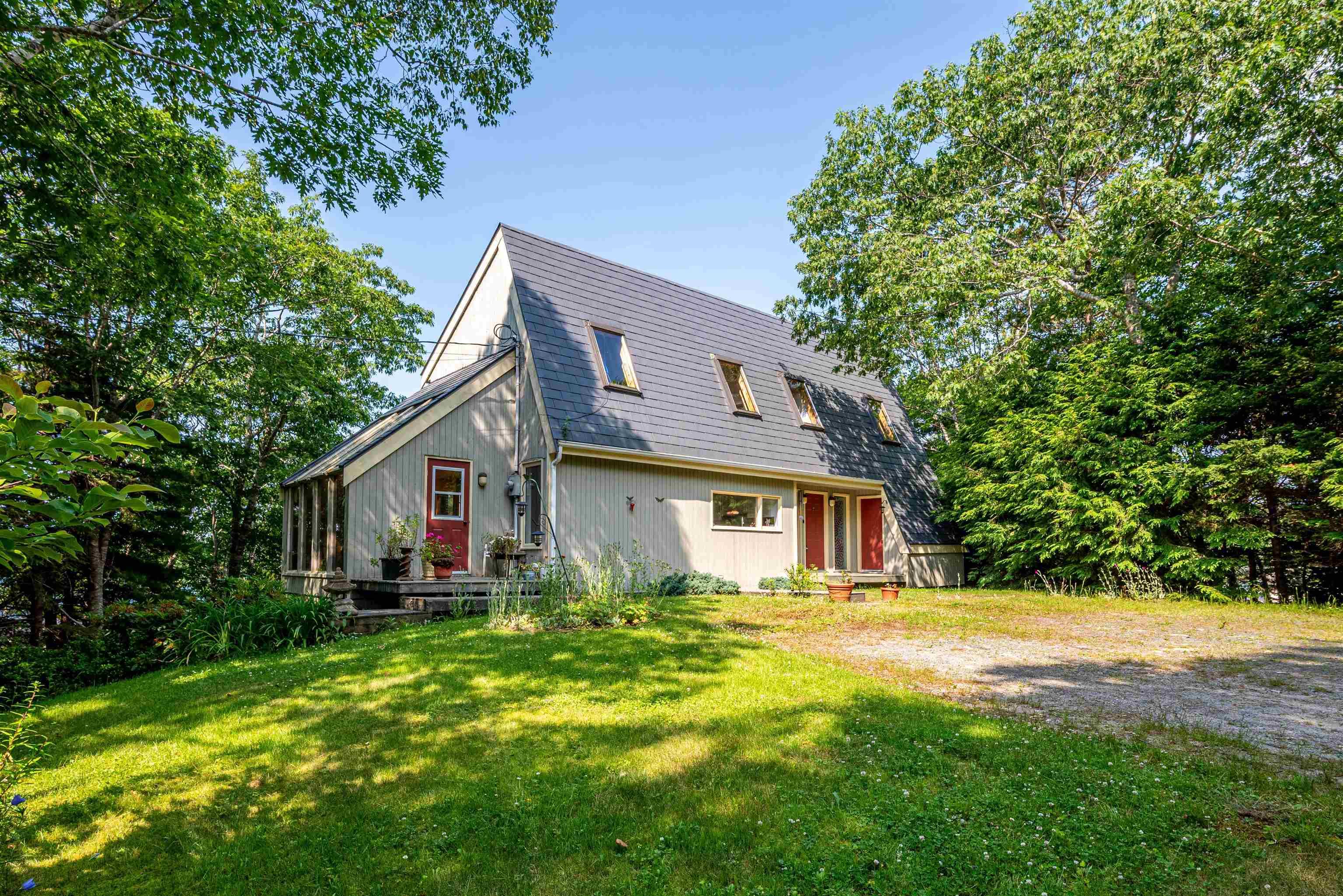 $925,000.00: 13576 Peggys Cove Road, Upper Tantallon