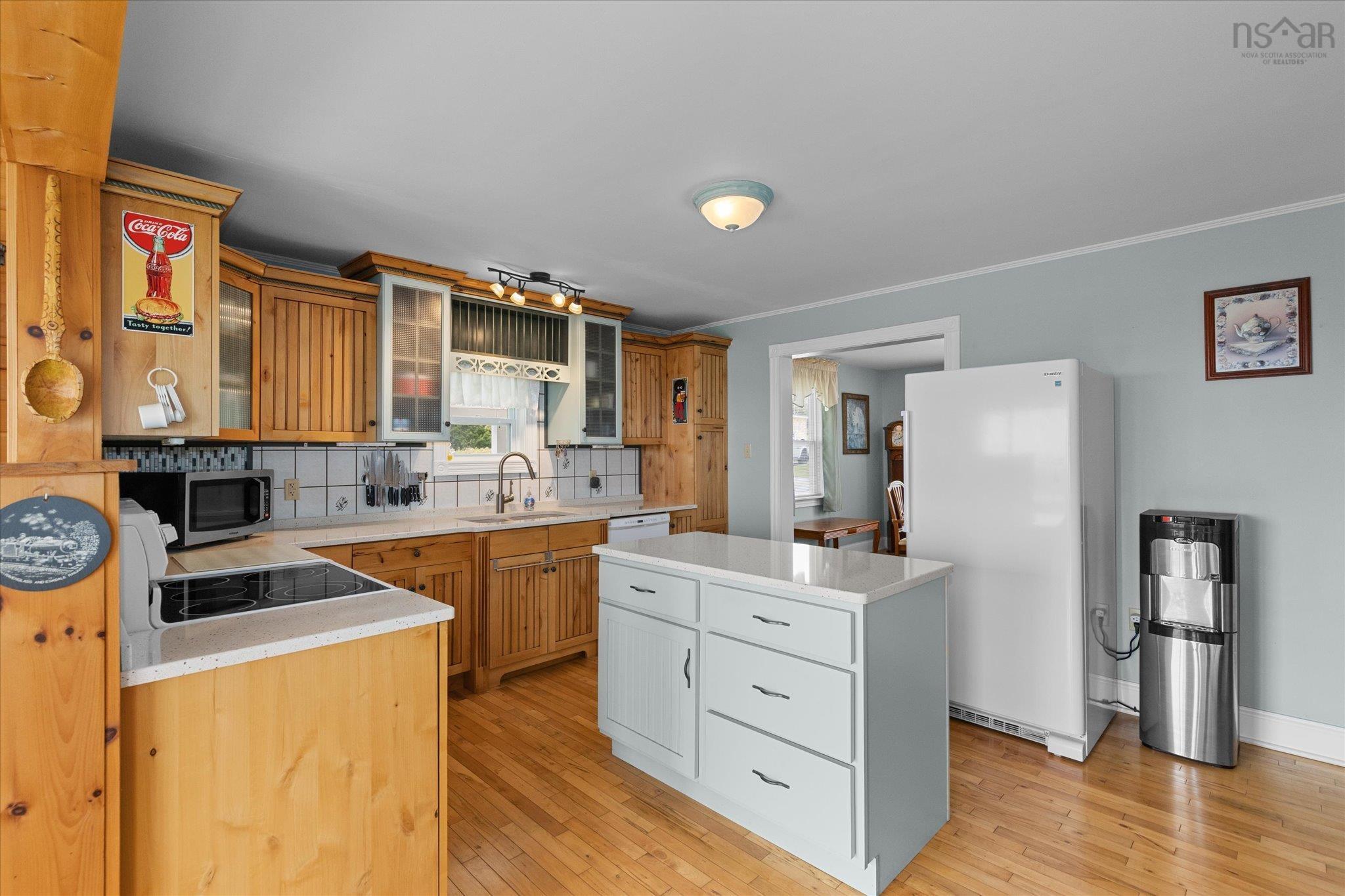 $575,000.00: 3384 Sandy Point Road, Jordan Bay