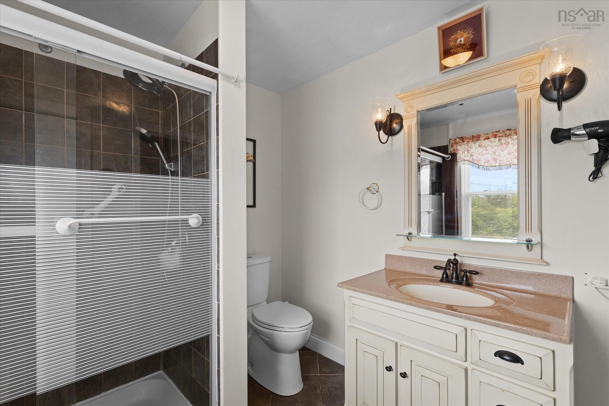 $575,000.00: 3384 Sandy Point Road, Jordan Bay