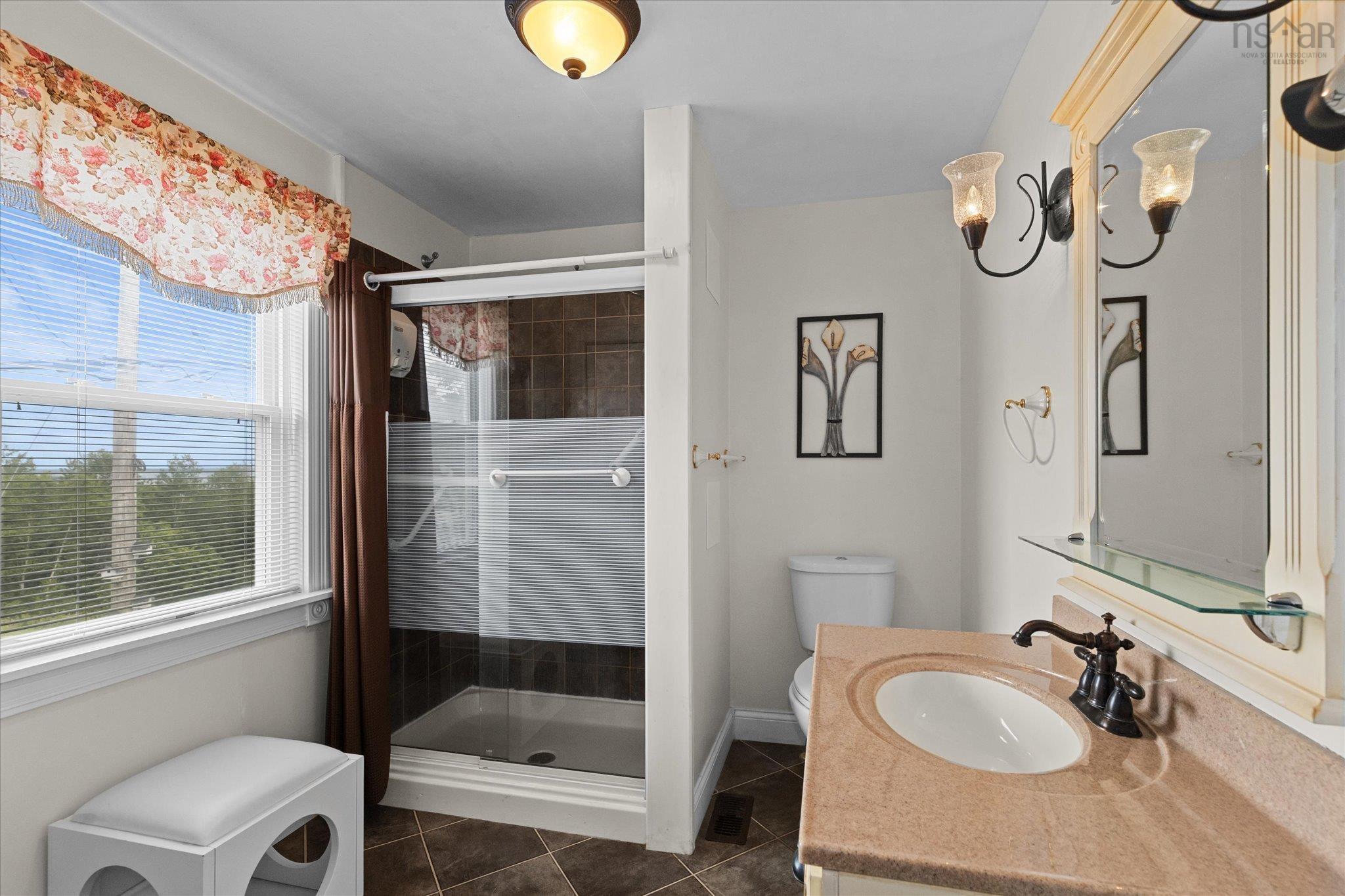 $575,000.00: 3384 Sandy Point Road, Jordan Bay