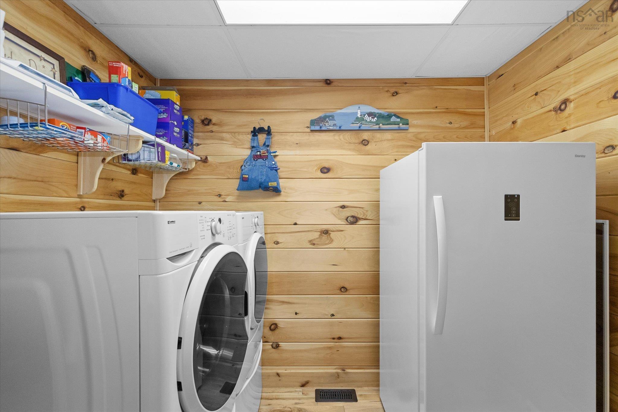 $575,000.00: 3384 Sandy Point Road, Jordan Bay