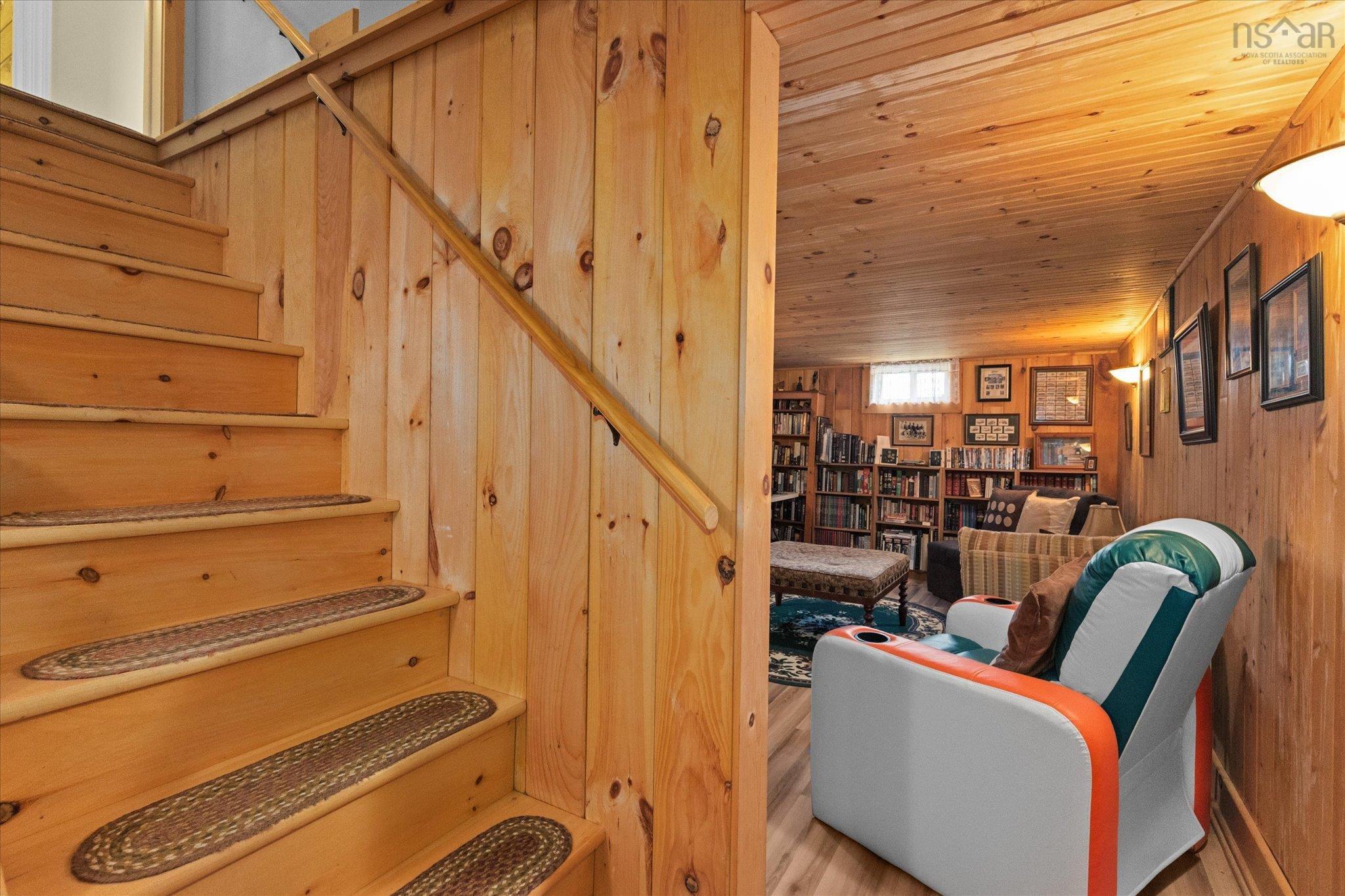 $575,000.00: 3384 Sandy Point Road, Jordan Bay