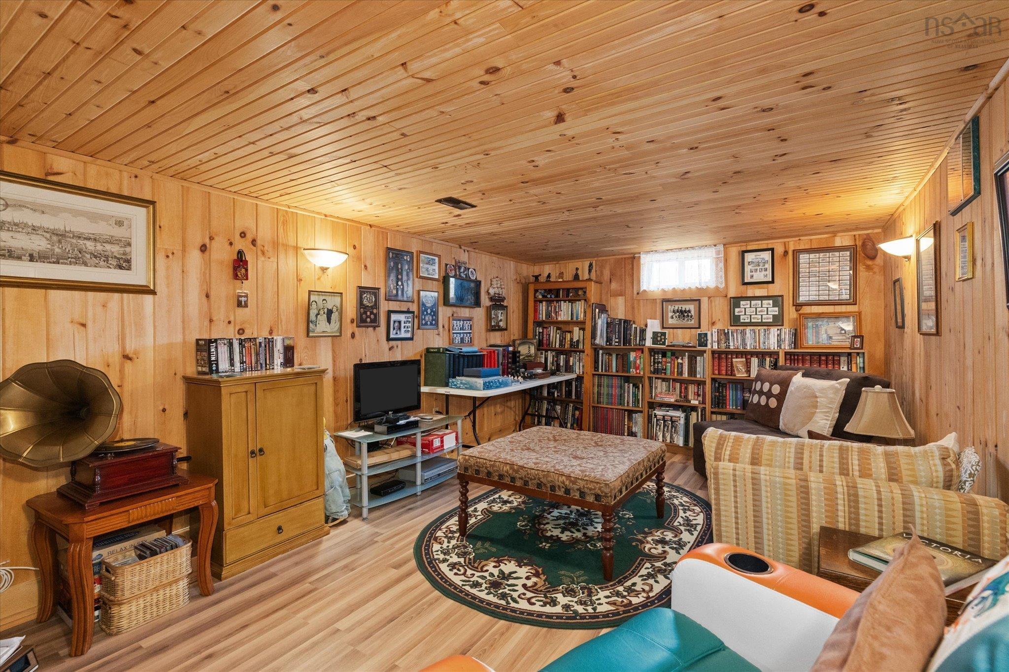 $575,000.00: 3384 Sandy Point Road, Jordan Bay