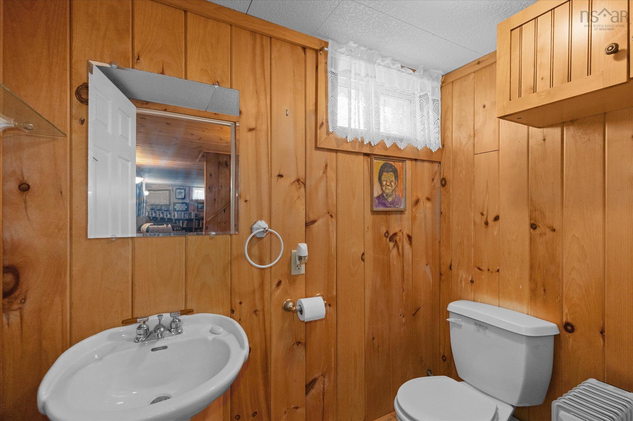 $575,000.00: 3384 Sandy Point Road, Jordan Bay