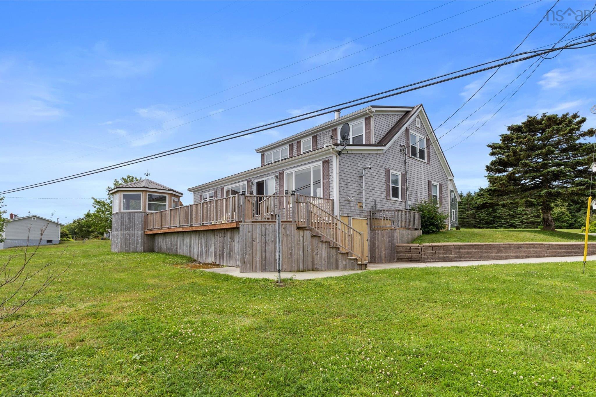 $575,000.00: 3384 Sandy Point Road, Jordan Bay