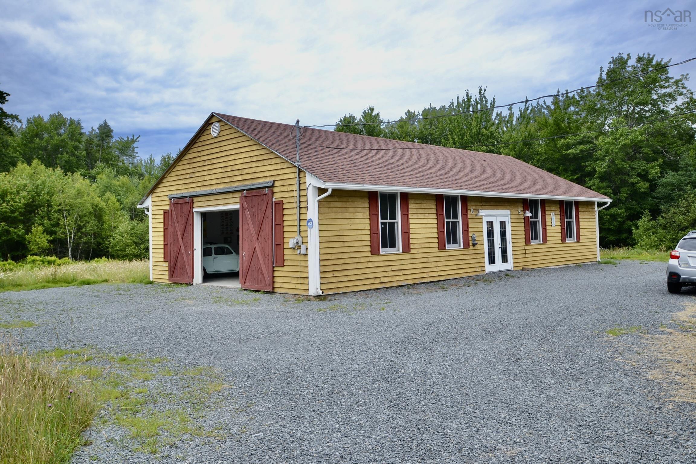 $795,000.00: 11210 + 11222 Highway 3, Centre