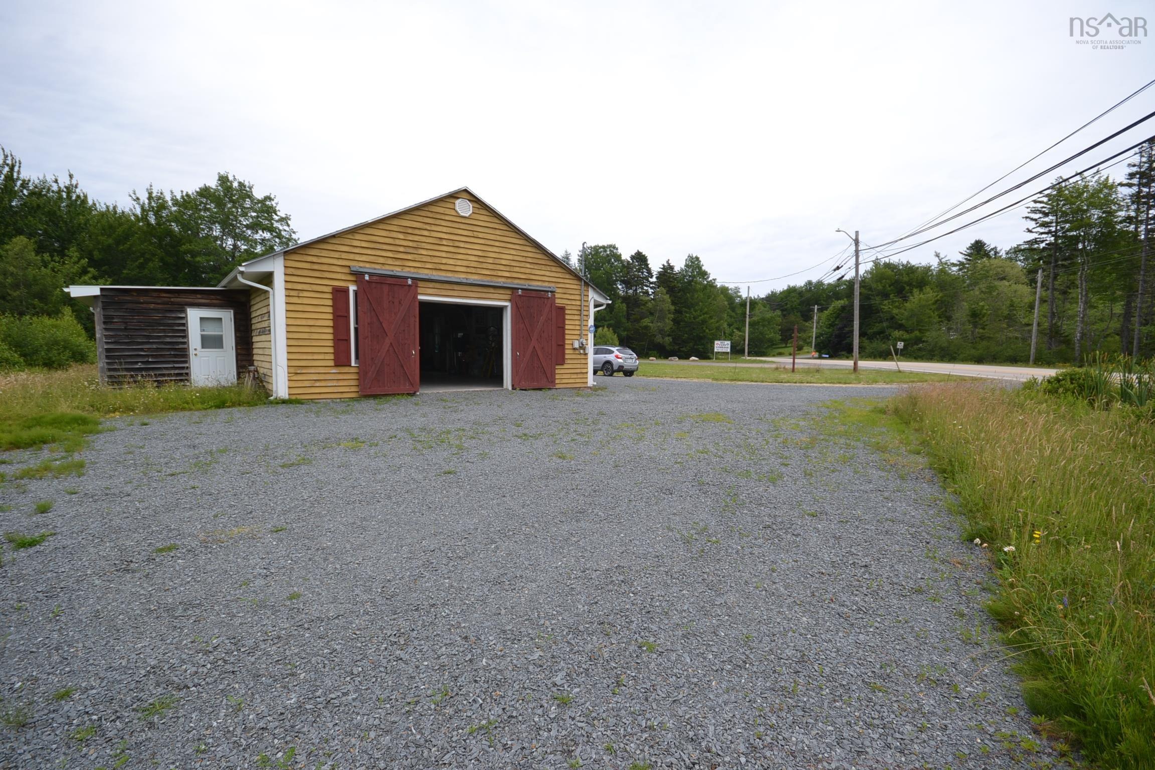 $795,000.00: 11210 + 11222 Highway 3, Centre