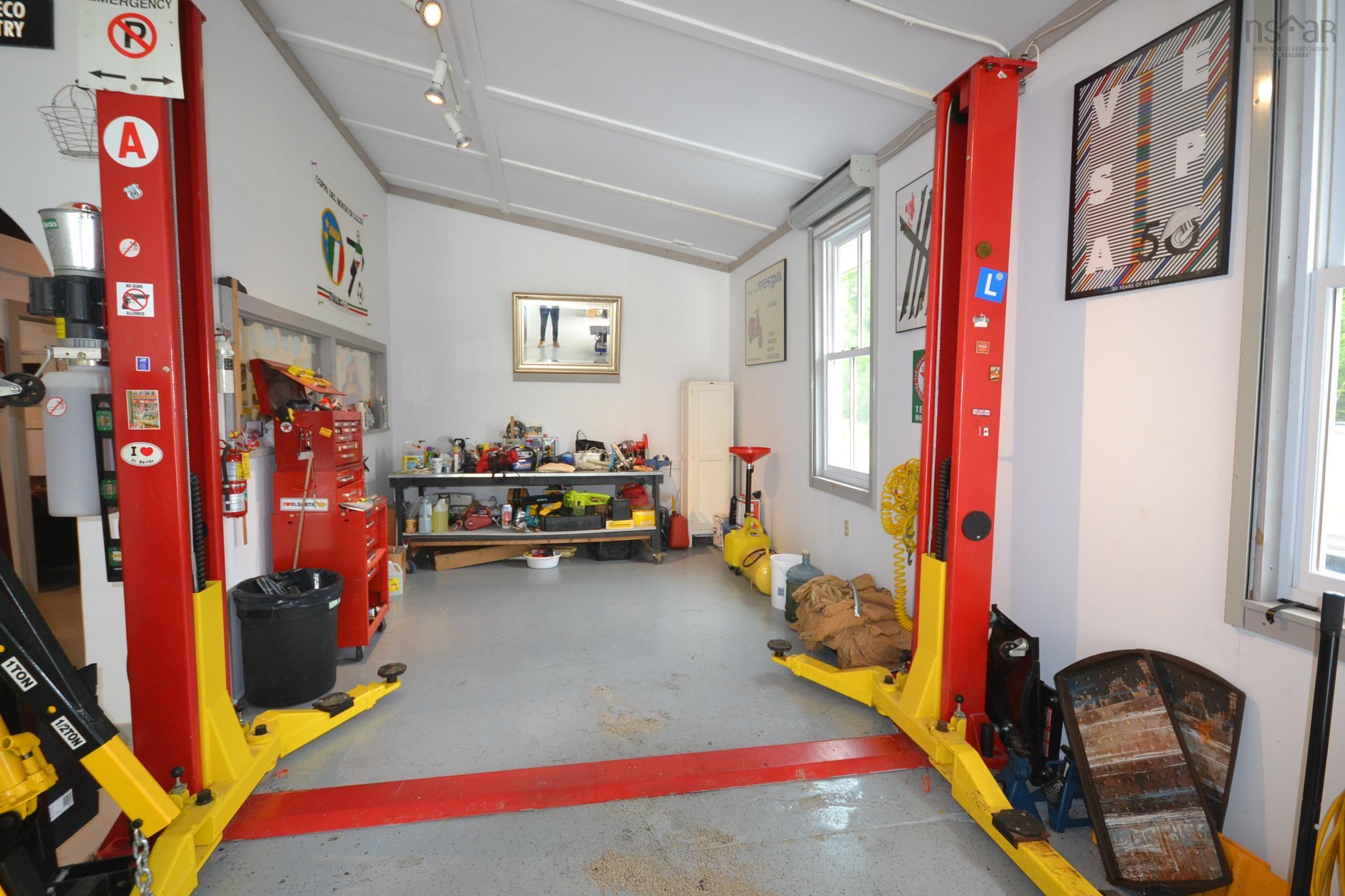 $795,000.00: 11210 + 11222 Highway 3, Centre