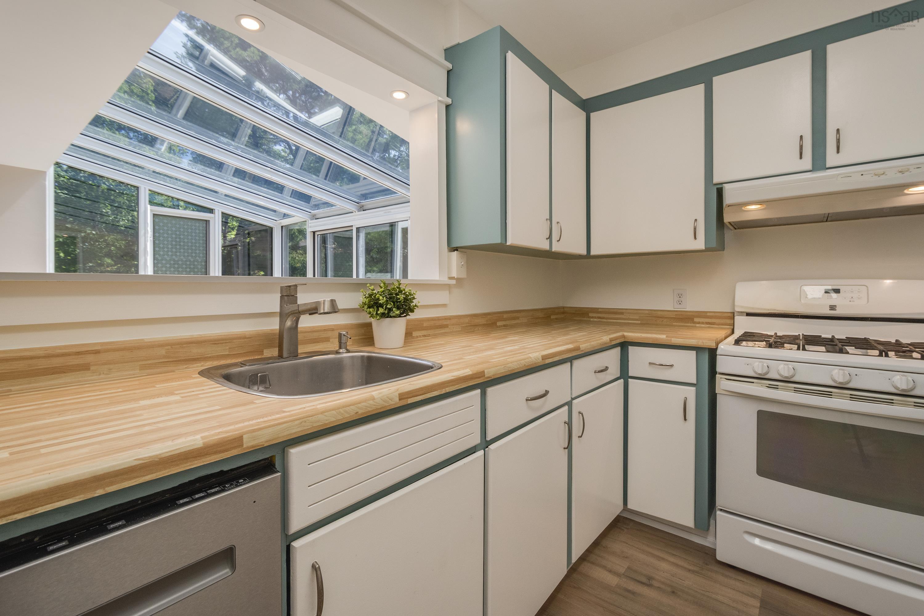 $599,900.00: 10 Forward Avenue, Halifax