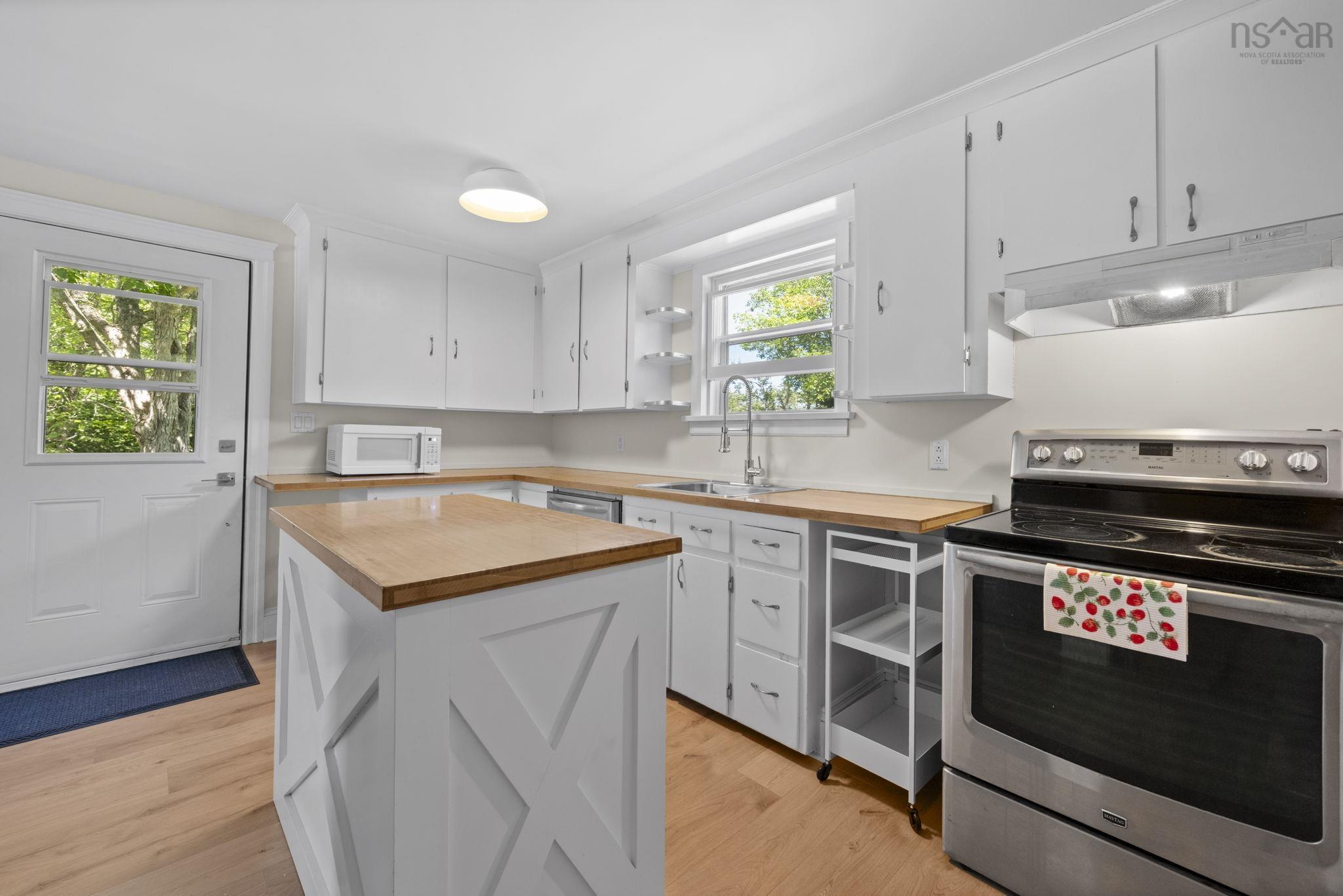 $319,900.00: 13278 Highway 7, Ship Harbour