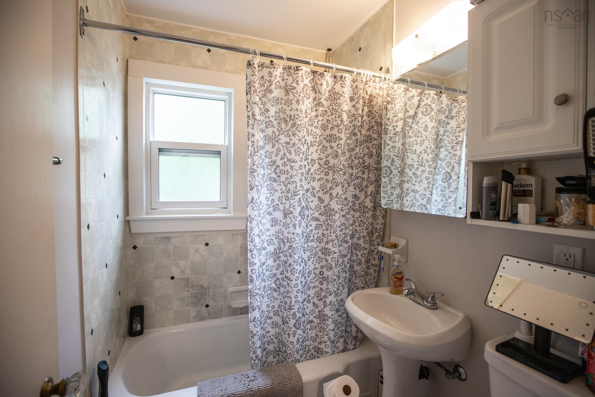 $725,000.00: 2 Rodney Terrace, Dartmouth