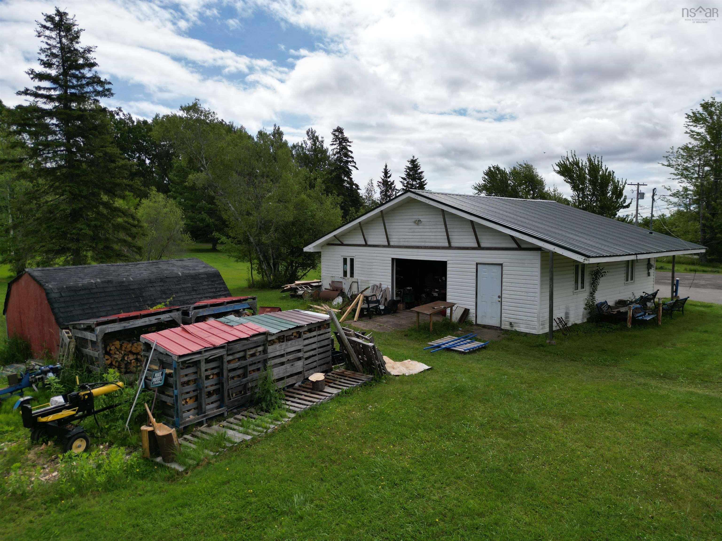 $799,000.00: 8139 Highway 6, Haliburton