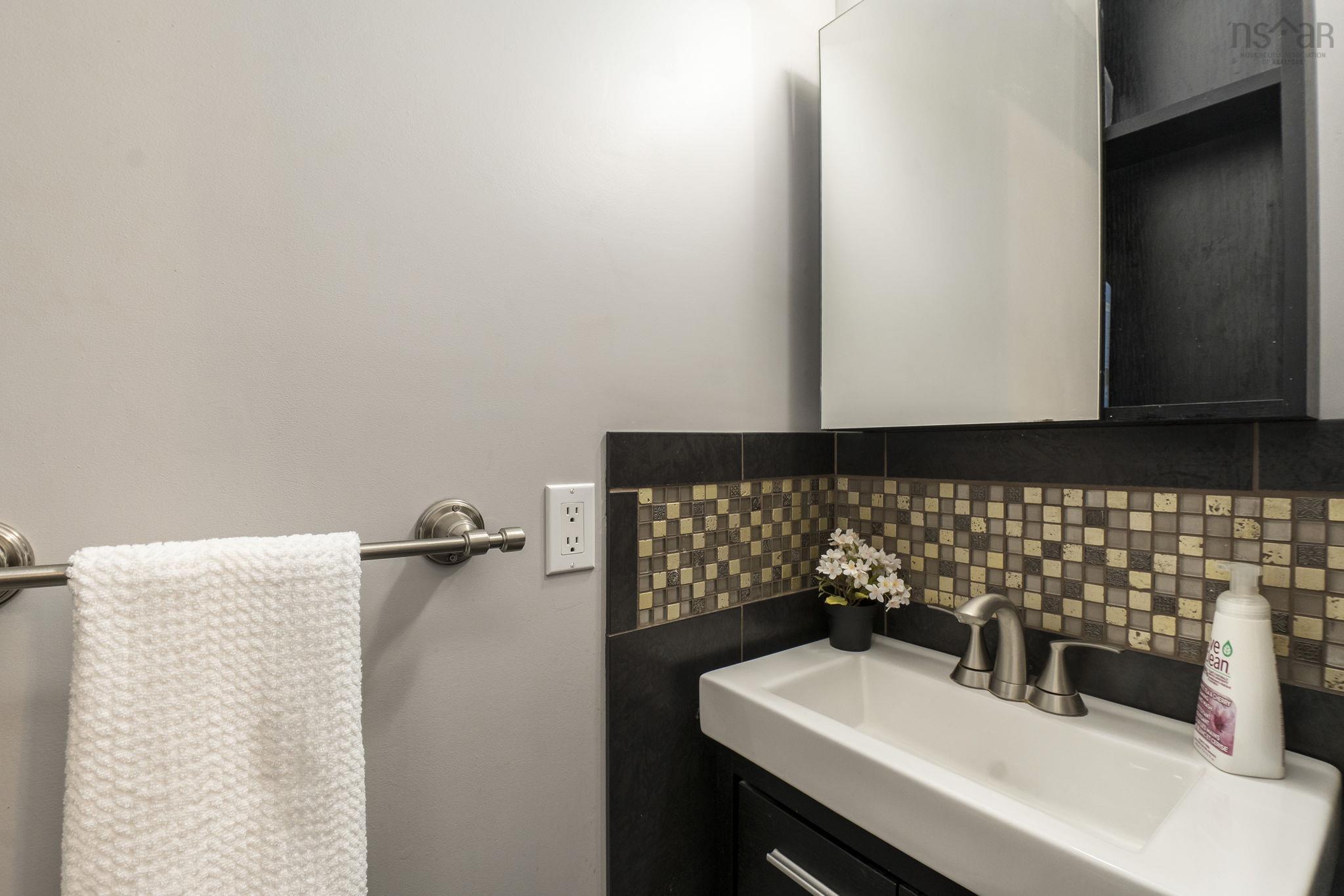 $619,900.00: 1389 Highway 2, Lantz