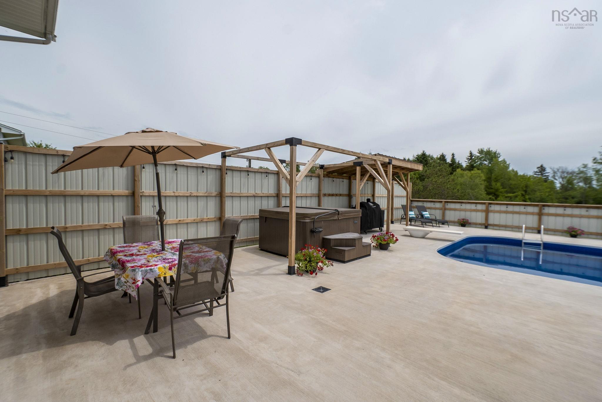 $619,900.00: 1389 Highway 2, Lantz