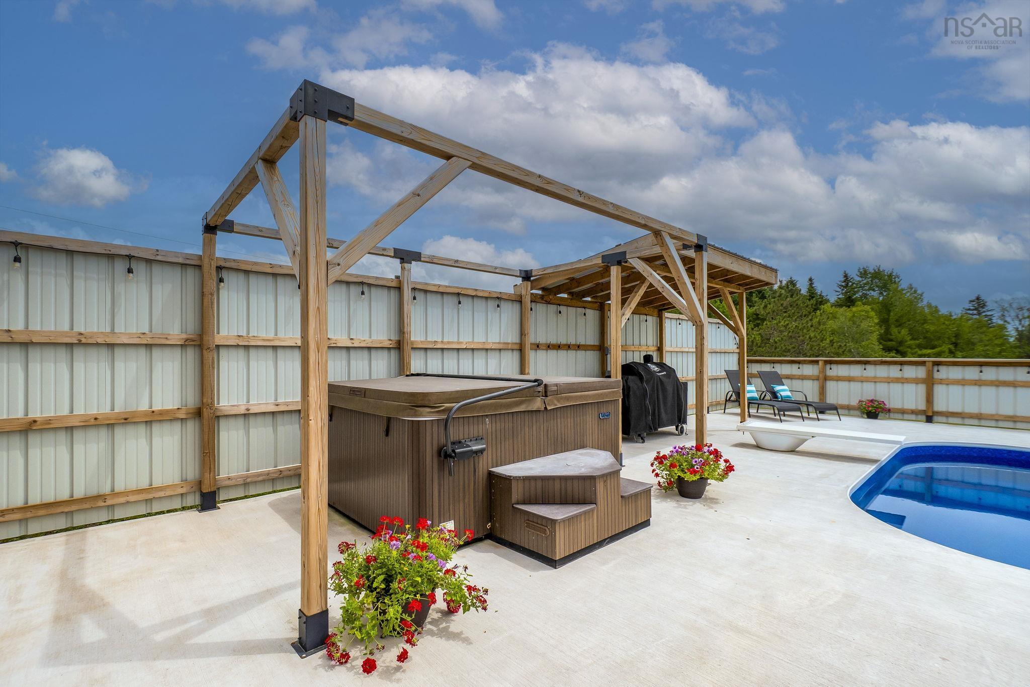 $619,900.00: 1389 Highway 2, Lantz