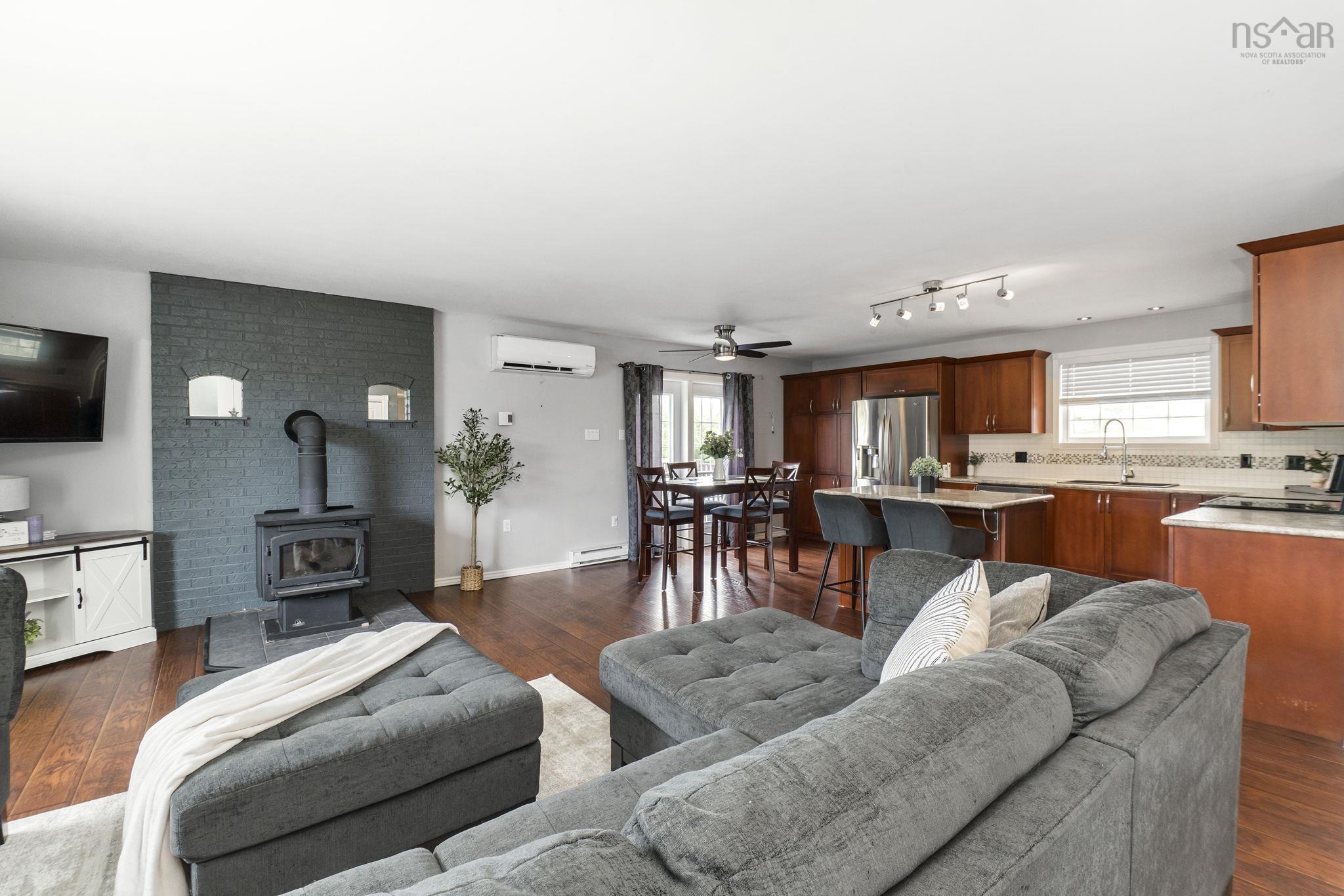 $619,900.00: 1389 Highway 2, Lantz