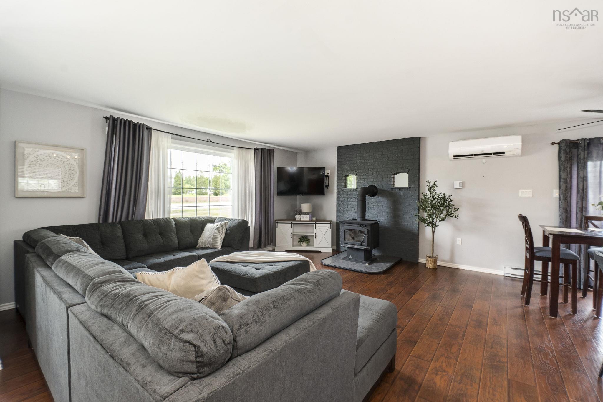 $619,900.00: 1389 Highway 2, Lantz