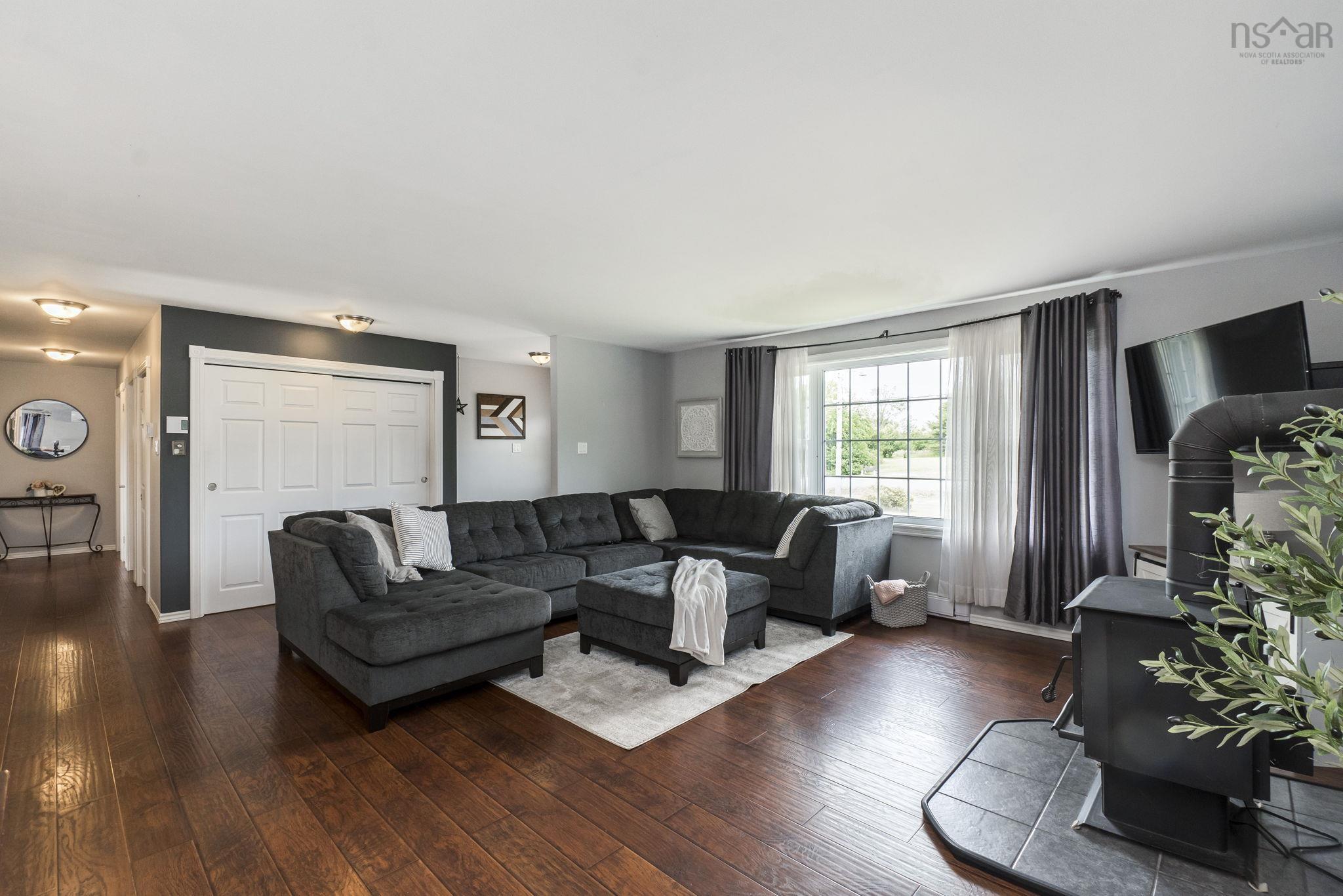 $619,900.00: 1389 Highway 2, Lantz