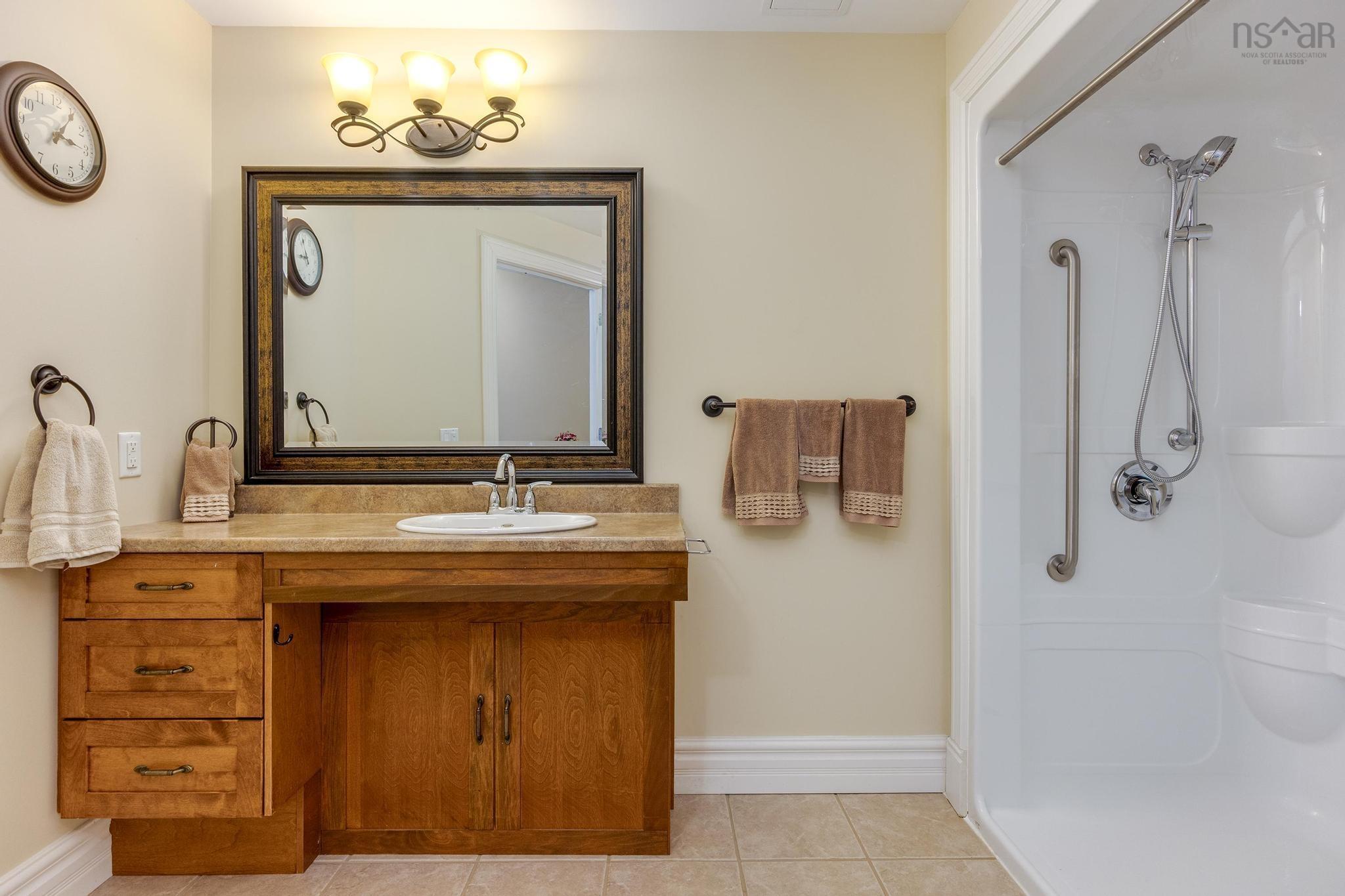 $585,000.00: 108 87 Pebblecreek Crescent, Portland Hills