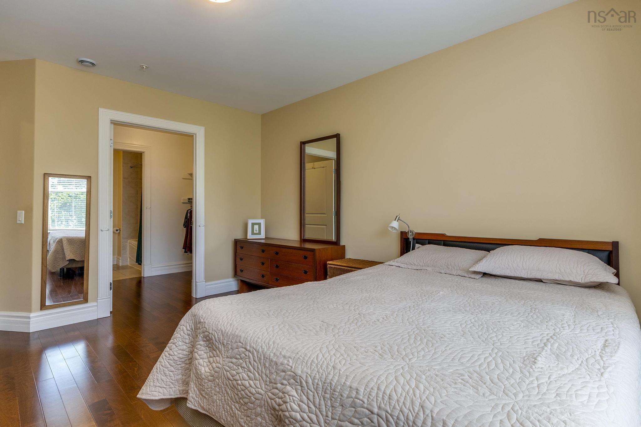 $585,000.00: 108 87 Pebblecreek Crescent, Portland Hills