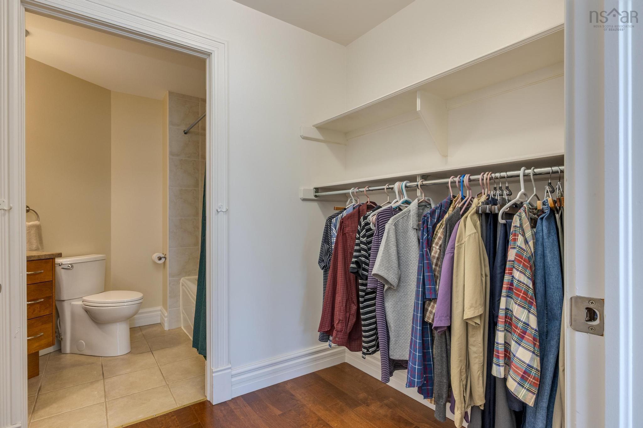 $585,000.00: 108 87 Pebblecreek Crescent, Portland Hills