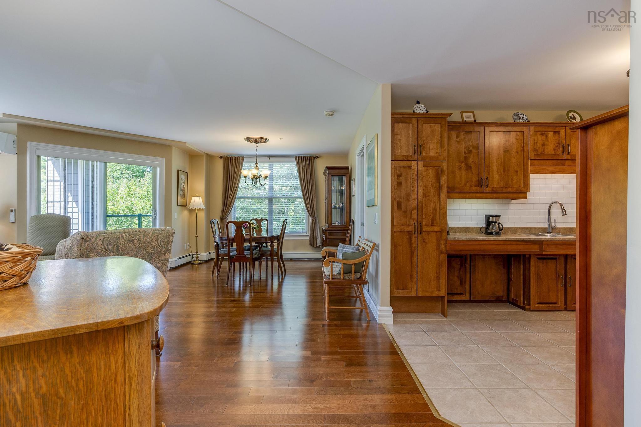 $585,000.00: 108 87 Pebblecreek Crescent, Portland Hills