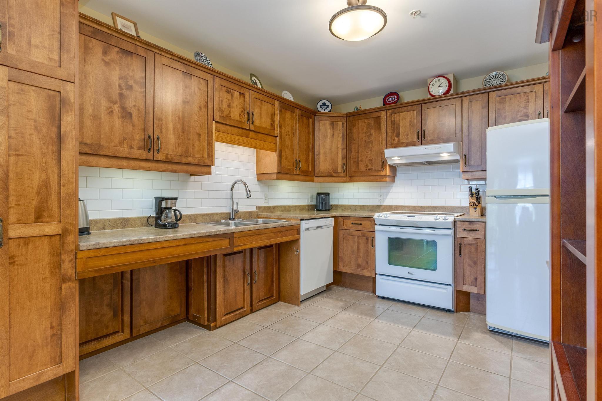 $585,000.00: 108 87 Pebblecreek Crescent, Portland Hills