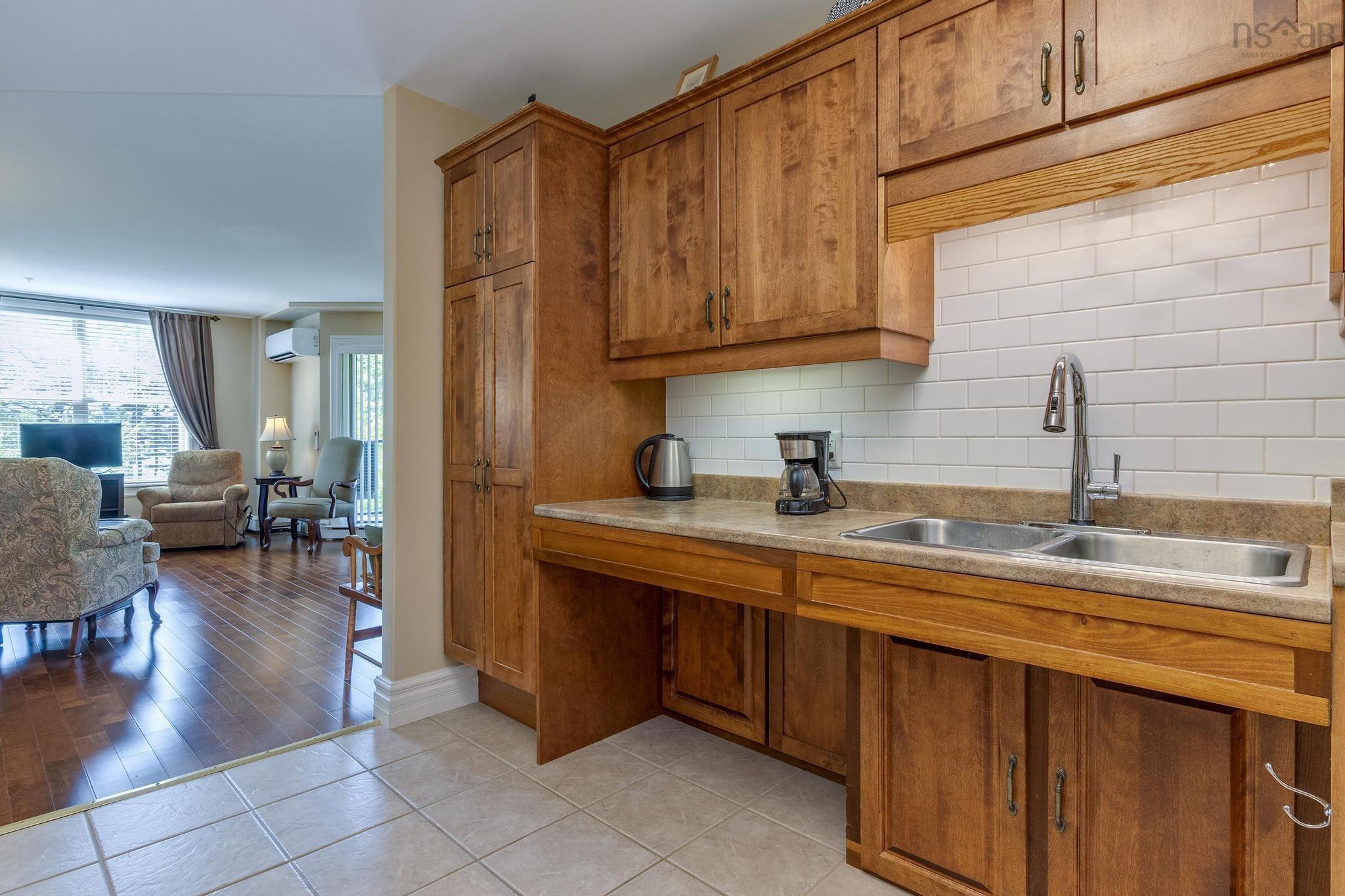 $585,000.00: 108 87 Pebblecreek Crescent, Portland Hills