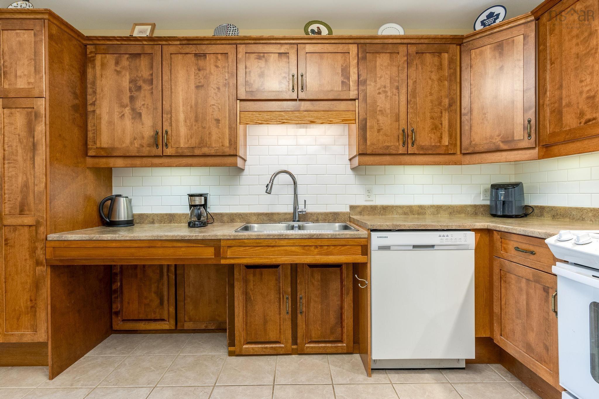 $585,000.00: 108 87 Pebblecreek Crescent, Portland Hills