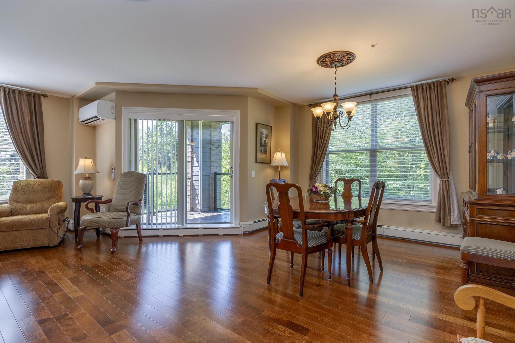 $585,000.00: 108 87 Pebblecreek Crescent, Portland Hills