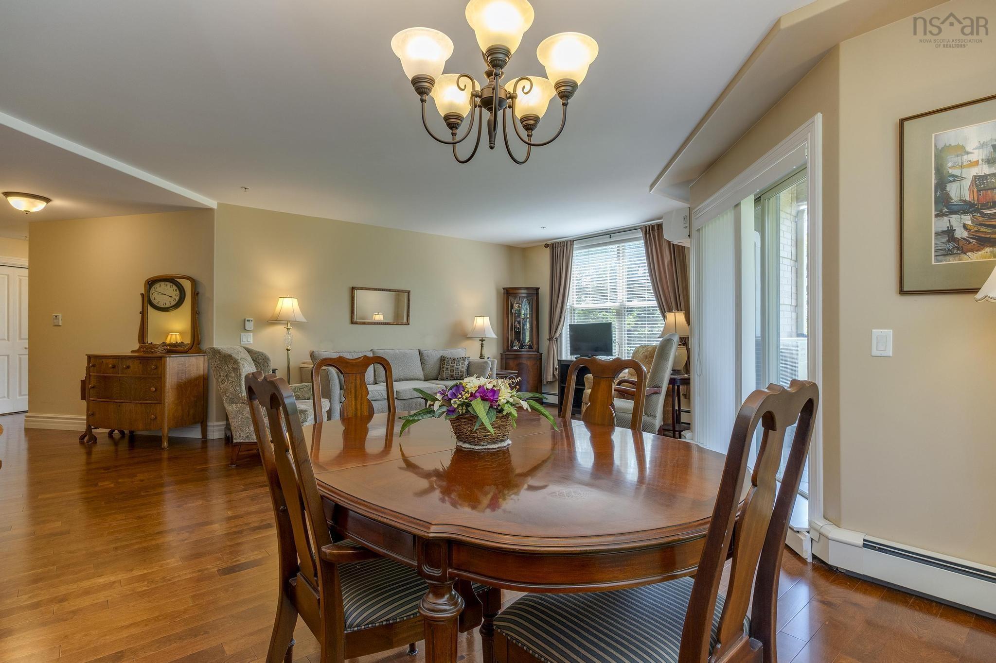 $585,000.00: 108 87 Pebblecreek Crescent, Portland Hills