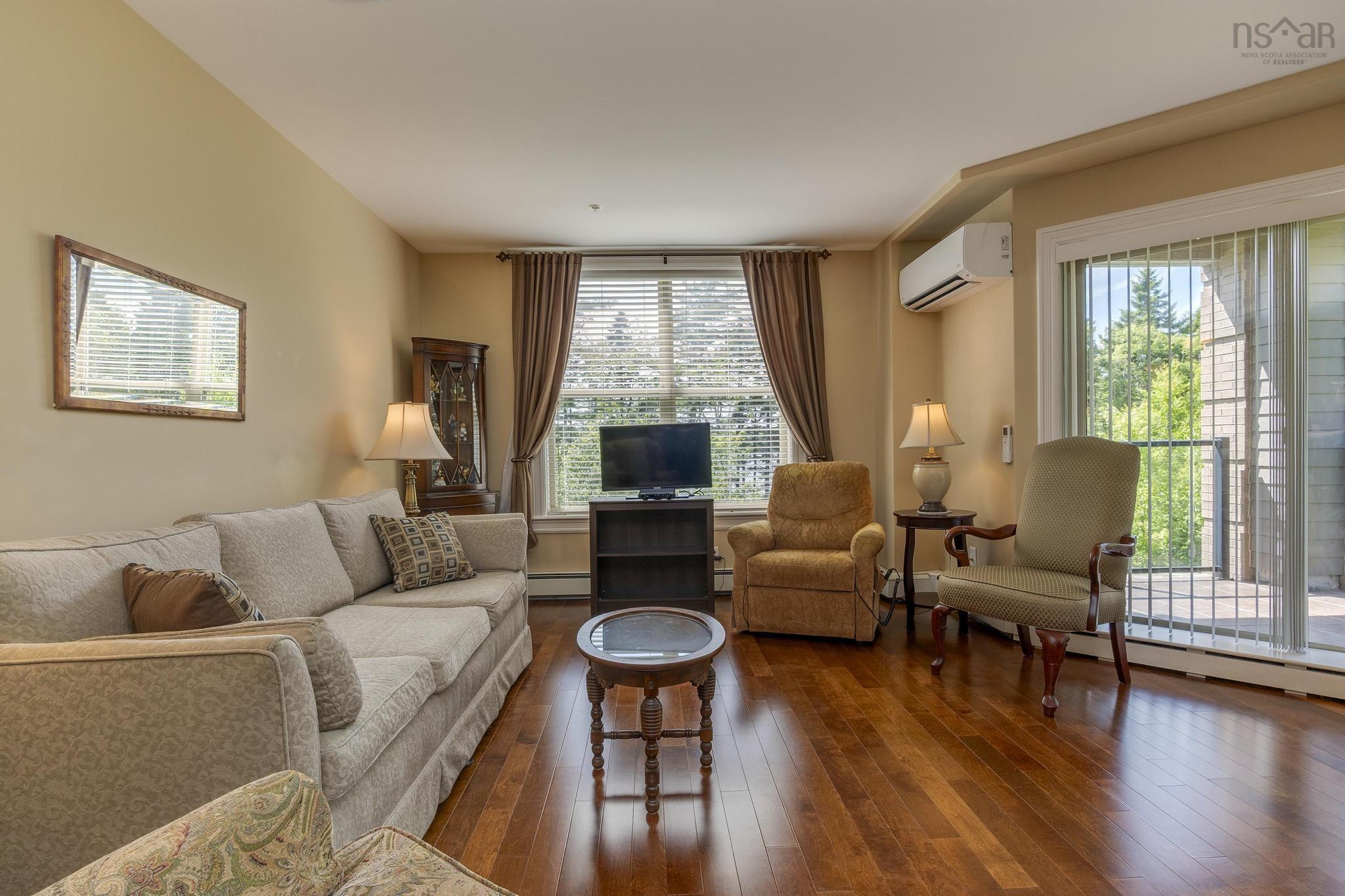 $585,000.00: 108 87 Pebblecreek Crescent, Portland Hills