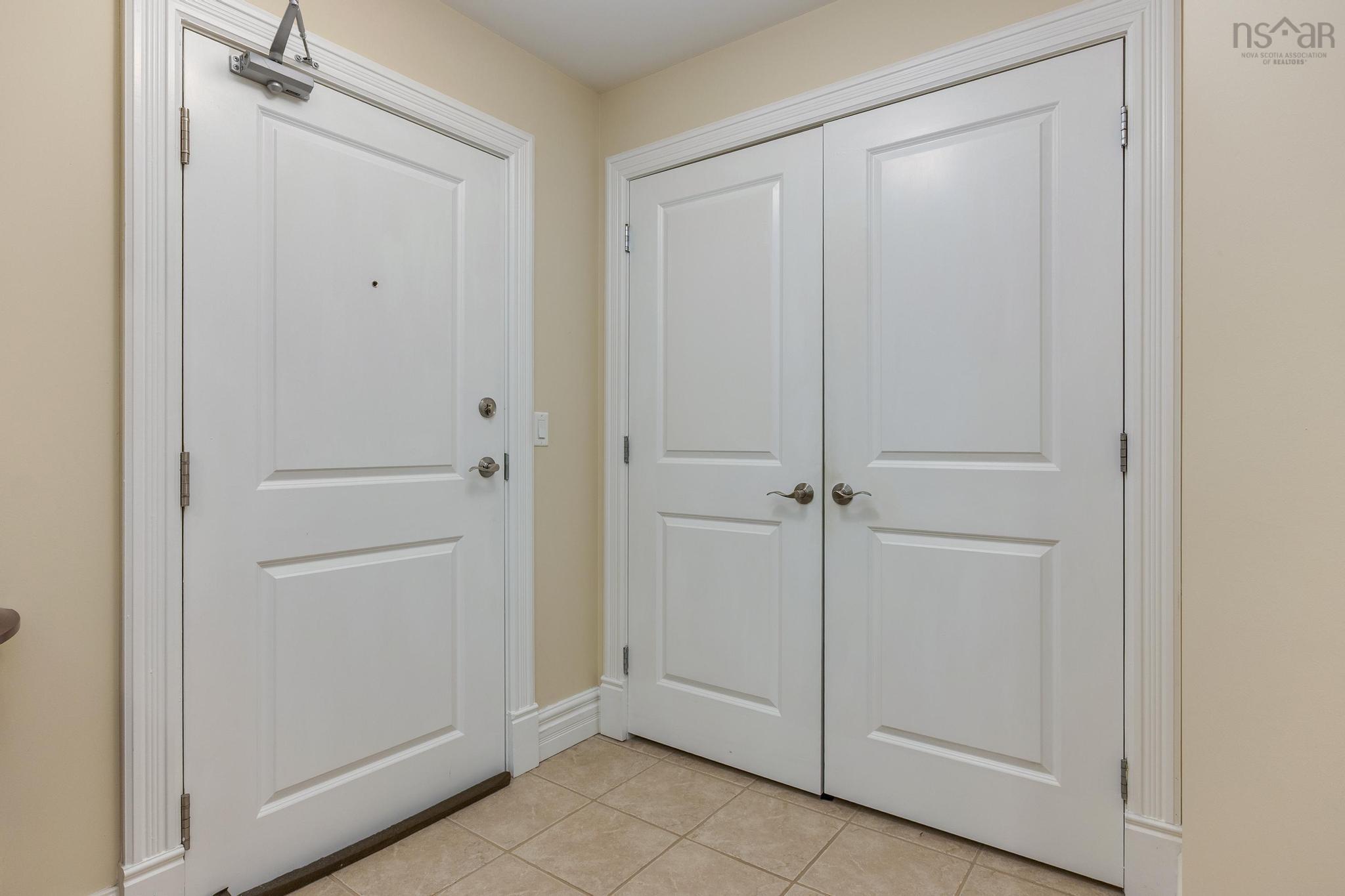 $585,000.00: 108 87 Pebblecreek Crescent, Portland Hills