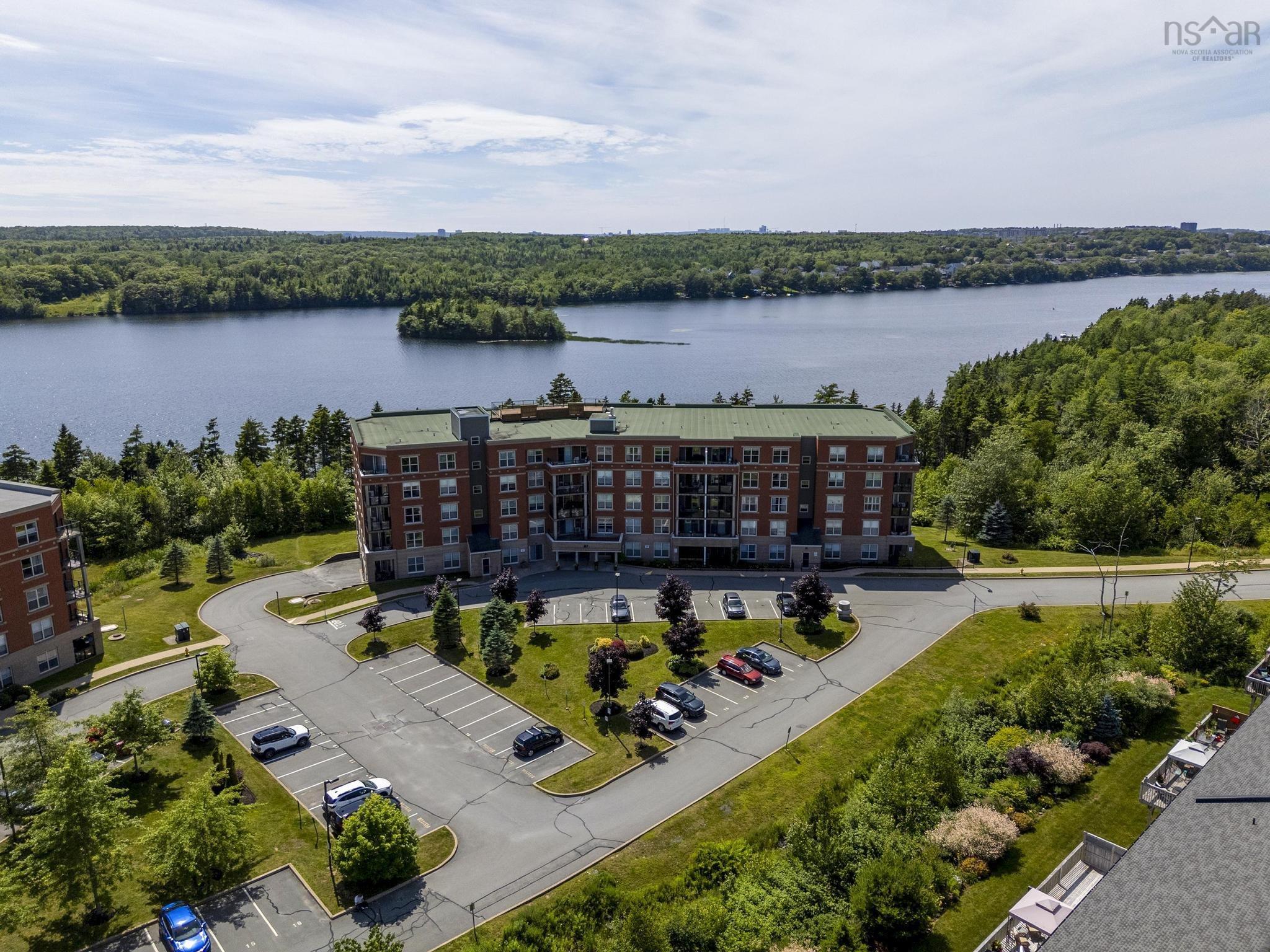 $585,000.00: 108 87 Pebblecreek Crescent, Portland Hills