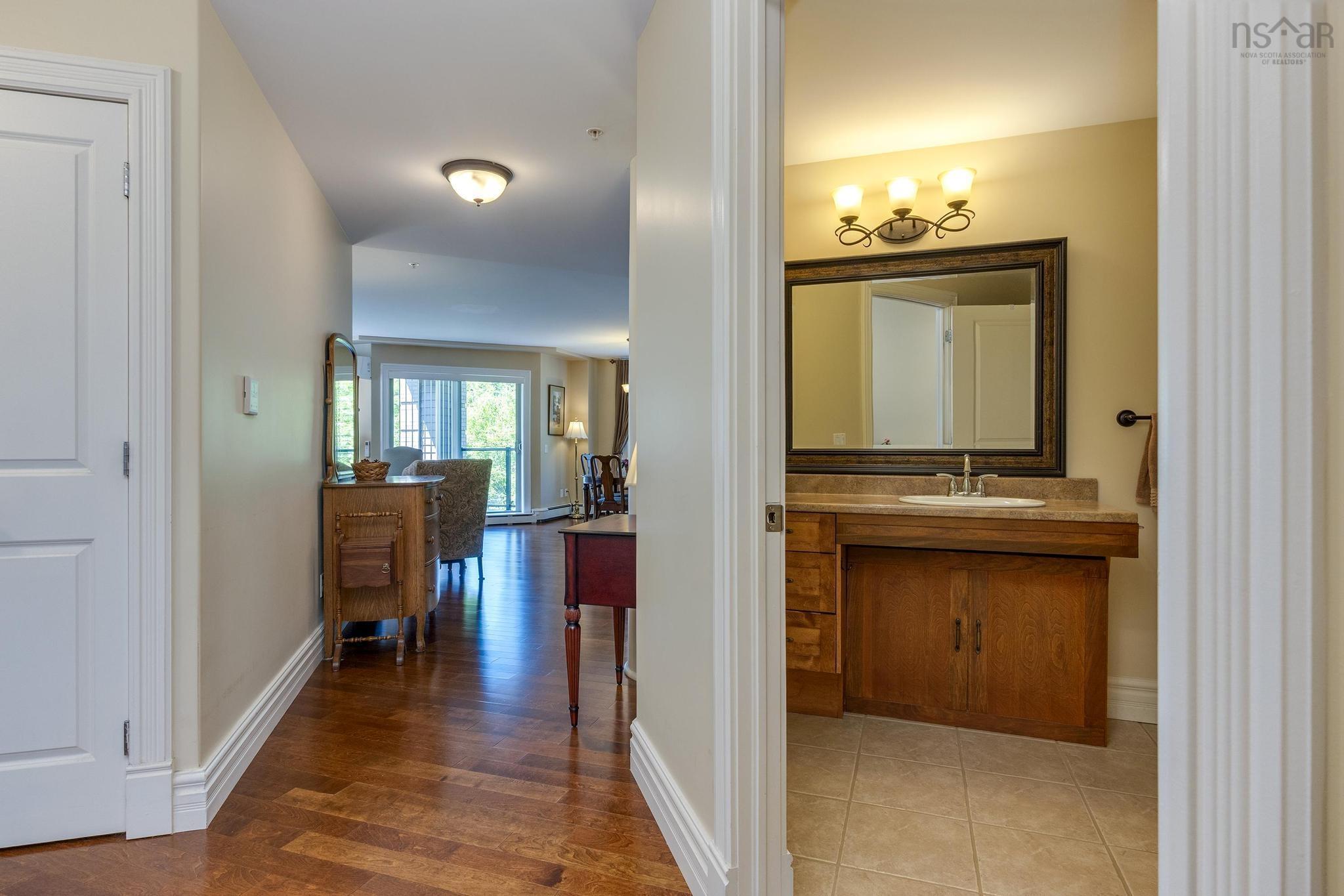 $585,000.00: 108 87 Pebblecreek Crescent, Portland Hills