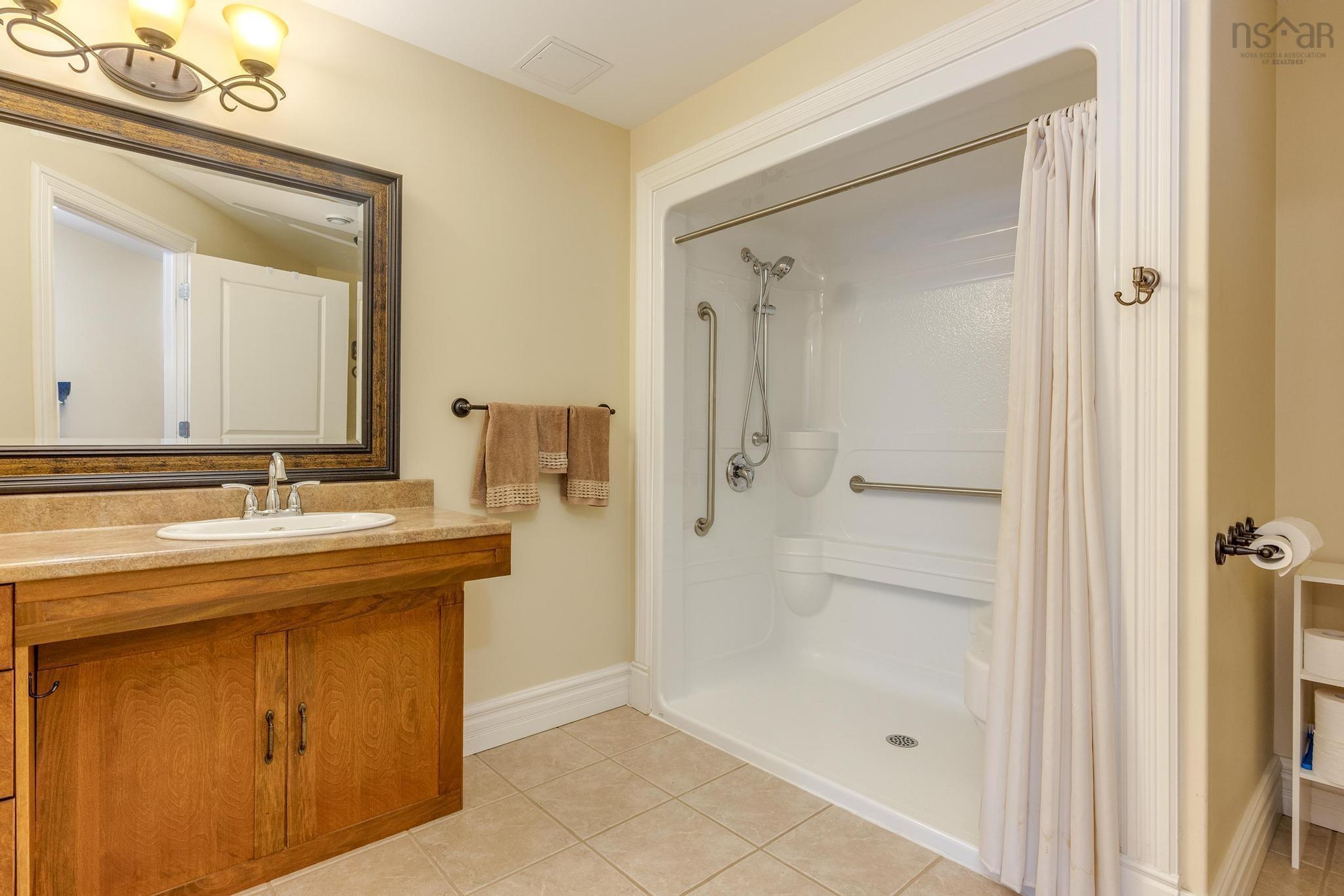 $585,000.00: 108 87 Pebblecreek Crescent, Portland Hills