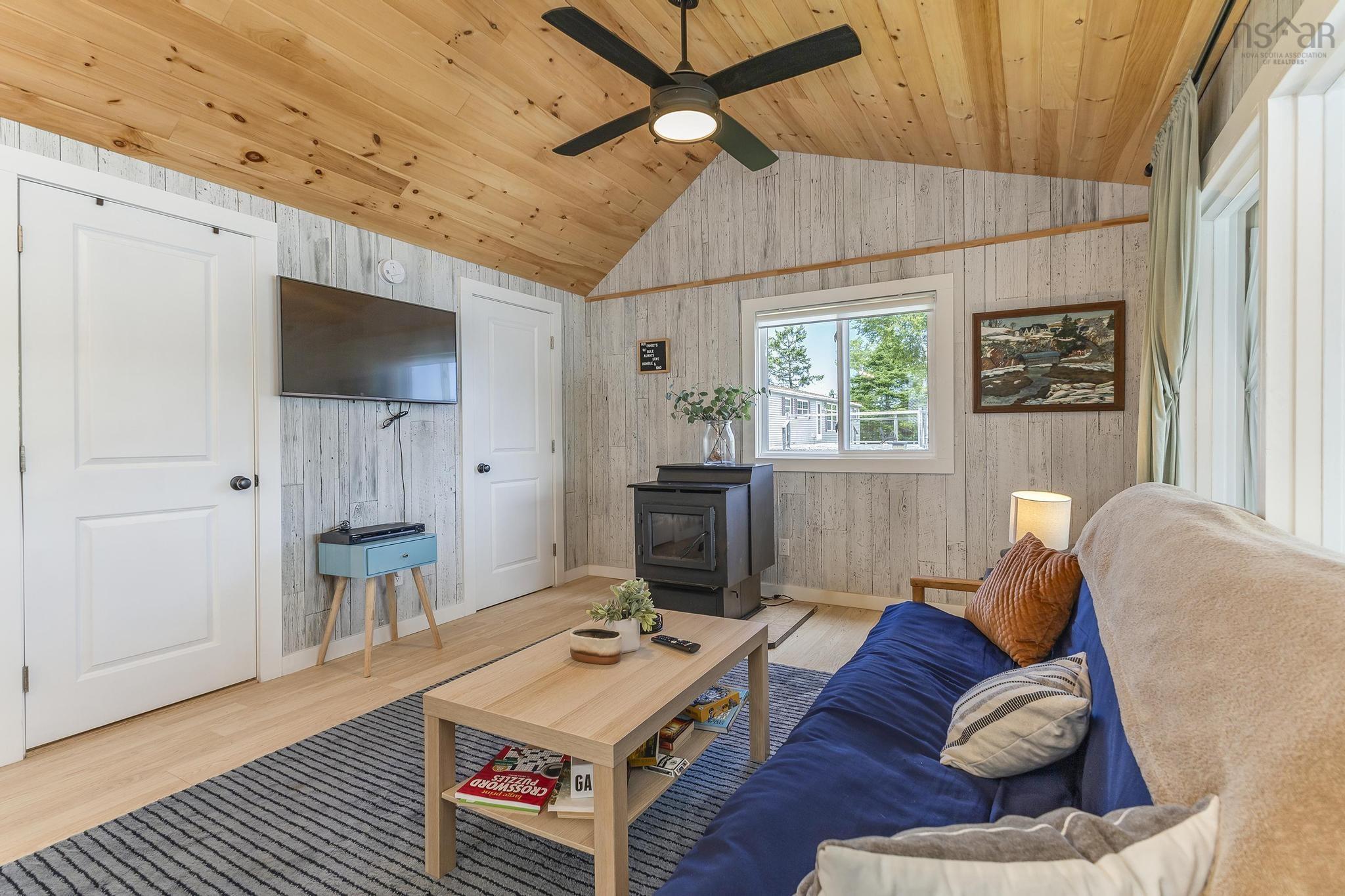 $199,900.00: 18 Fenwick Rd, Eden Lake