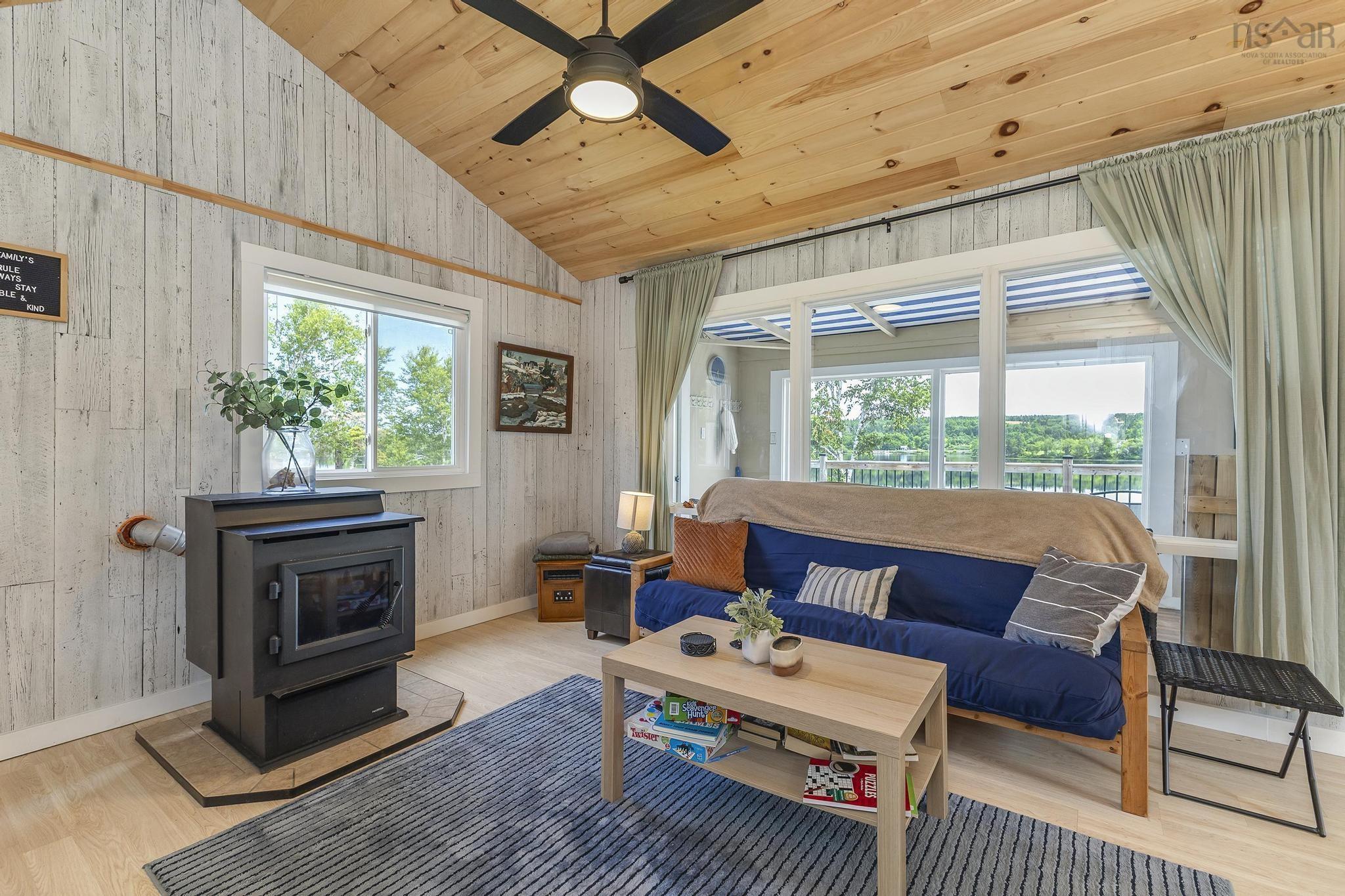 $199,900.00: 18 Fenwick Rd, Eden Lake