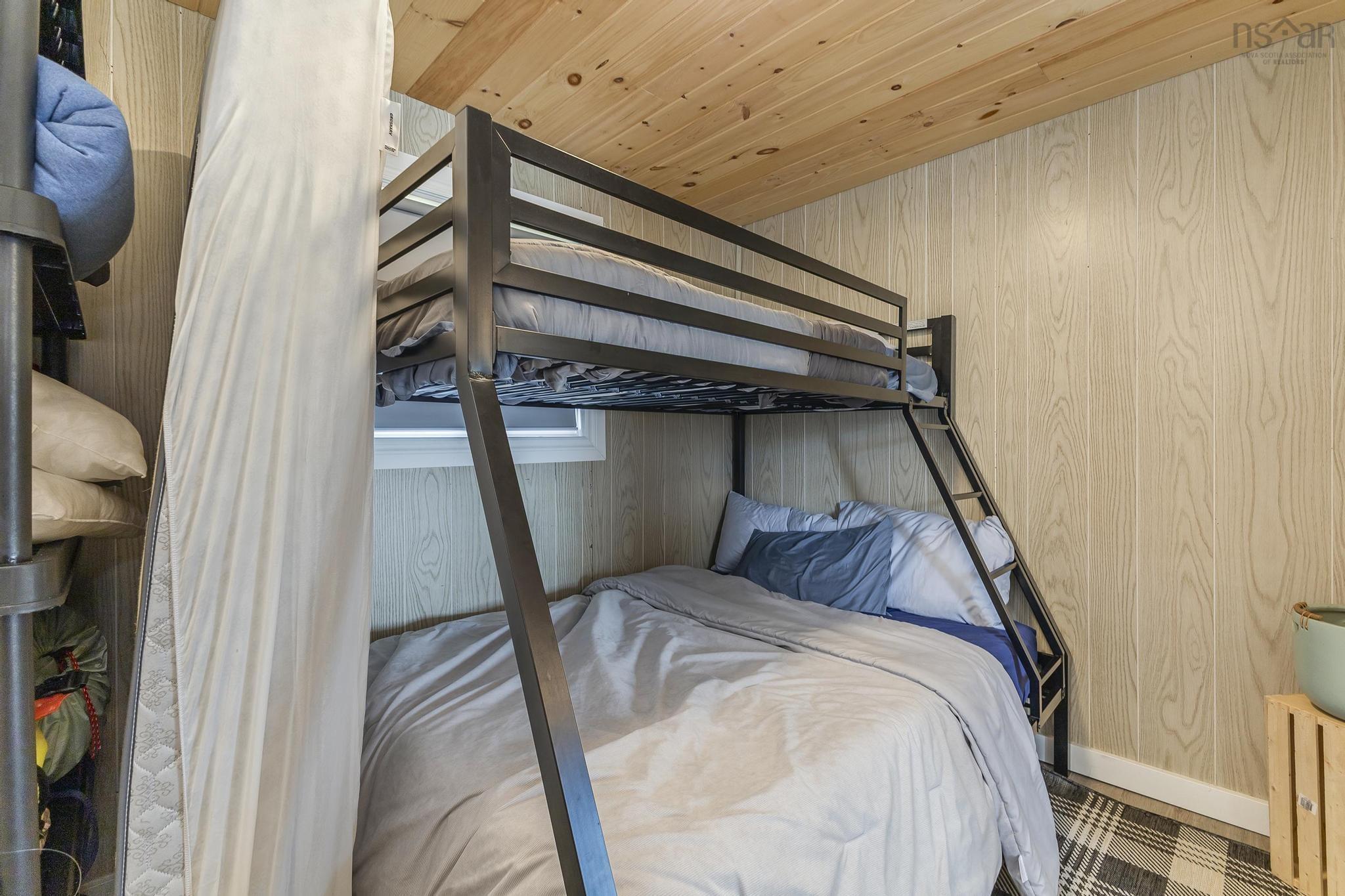 $199,900.00: 18 Fenwick Rd, Eden Lake